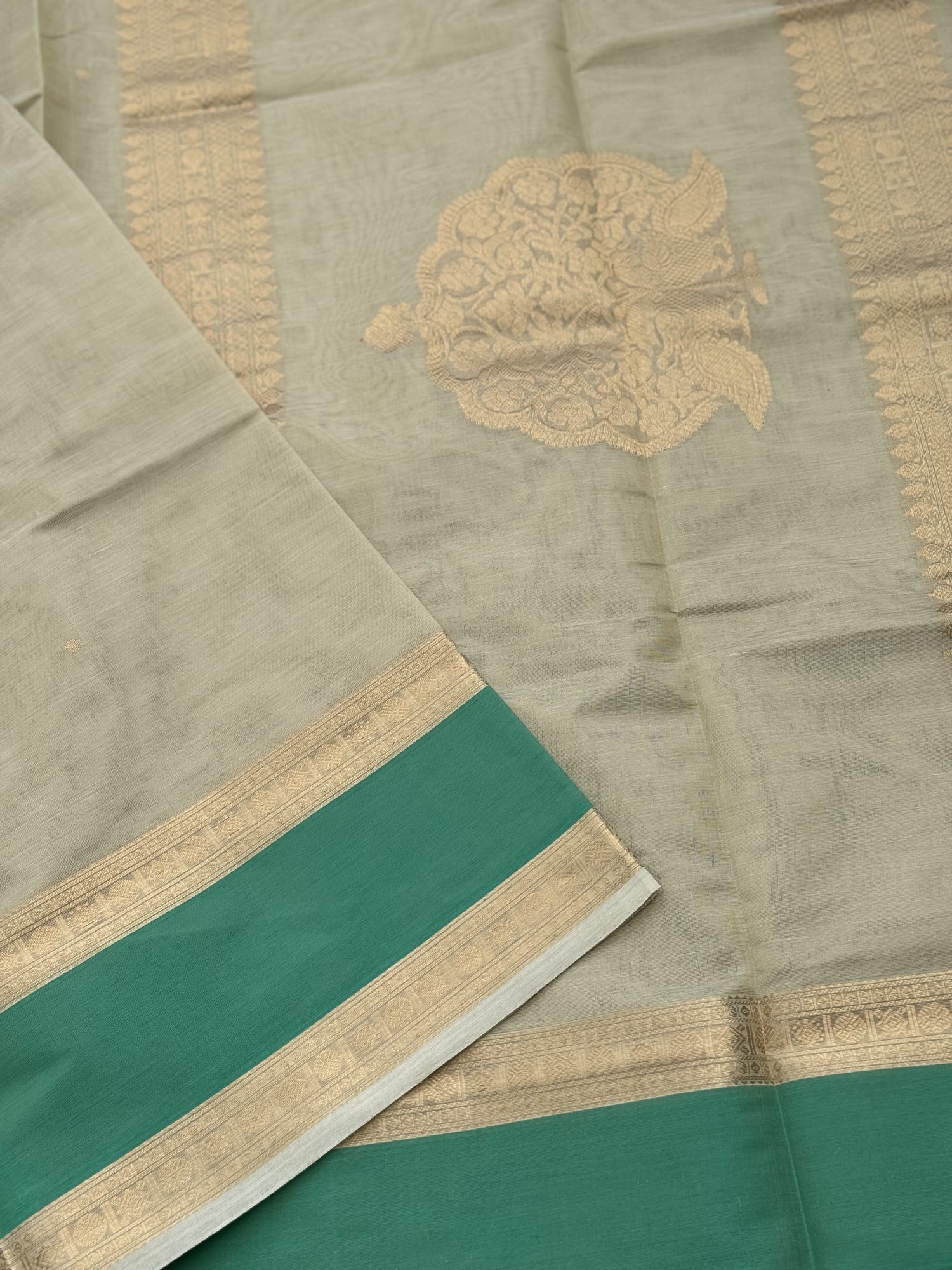 A gorgeous ivory gold shade handwoven Kanchi  silk cotton saree