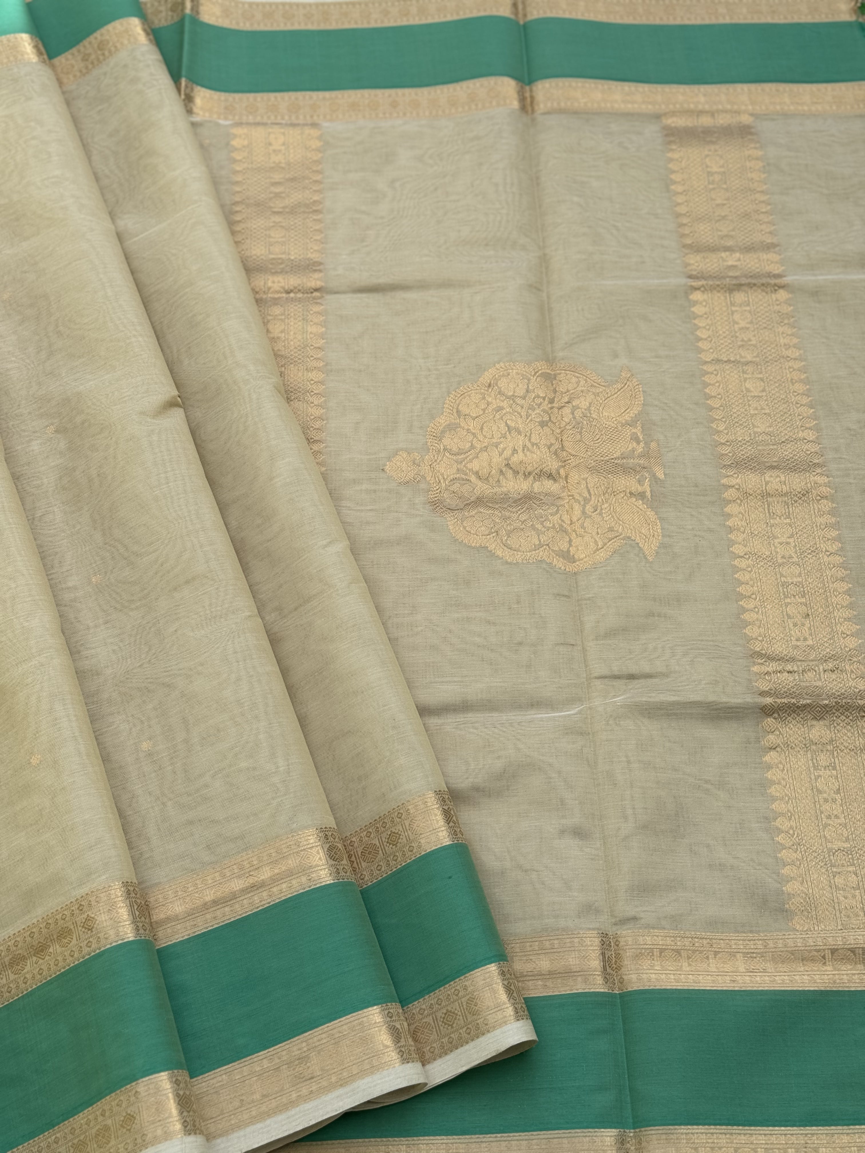 A gorgeous ivory gold shade handwoven Kanchi  silk cotton saree