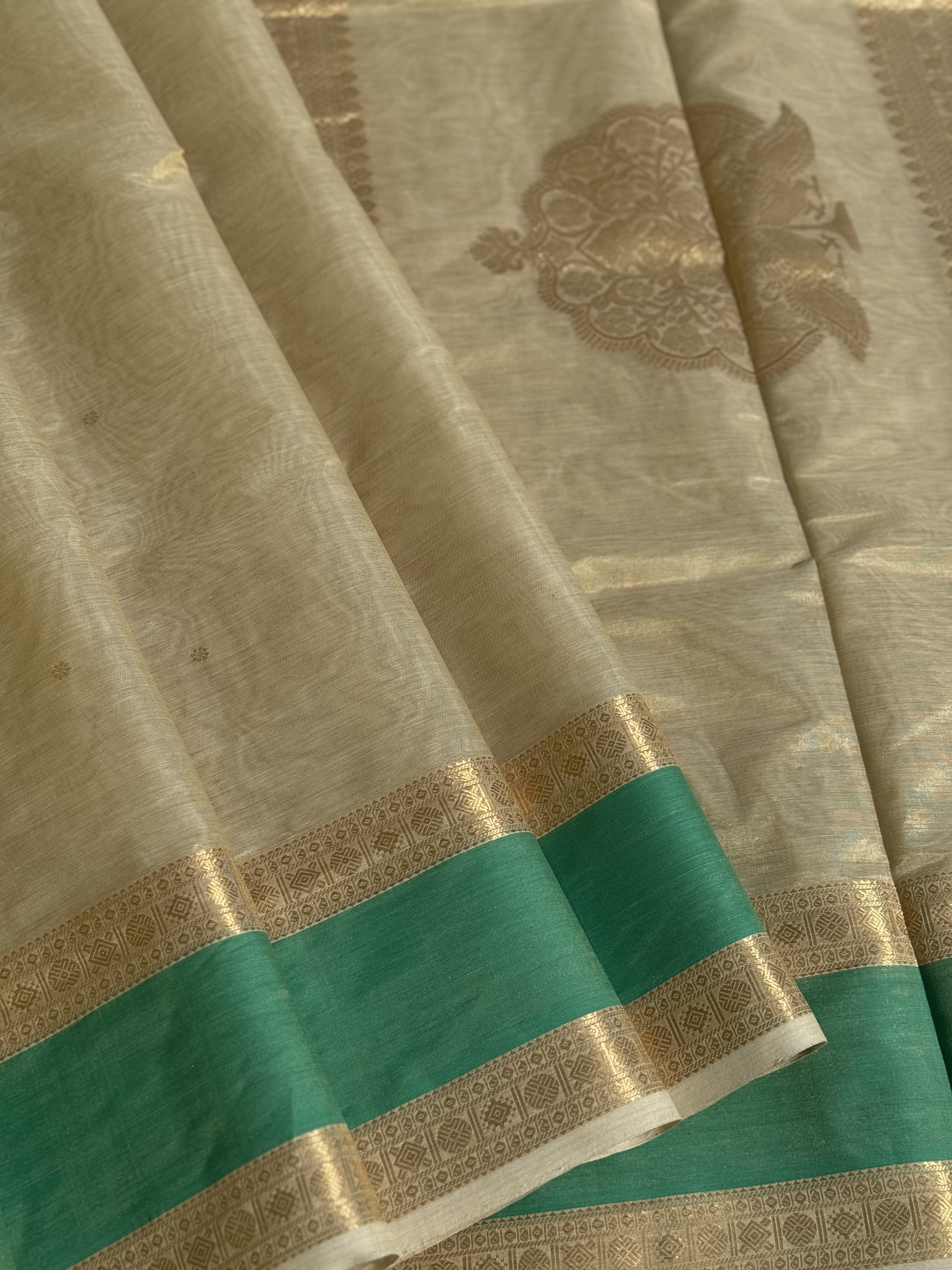 A gorgeous ivory gold shade handwoven Kanchi  silk cotton saree