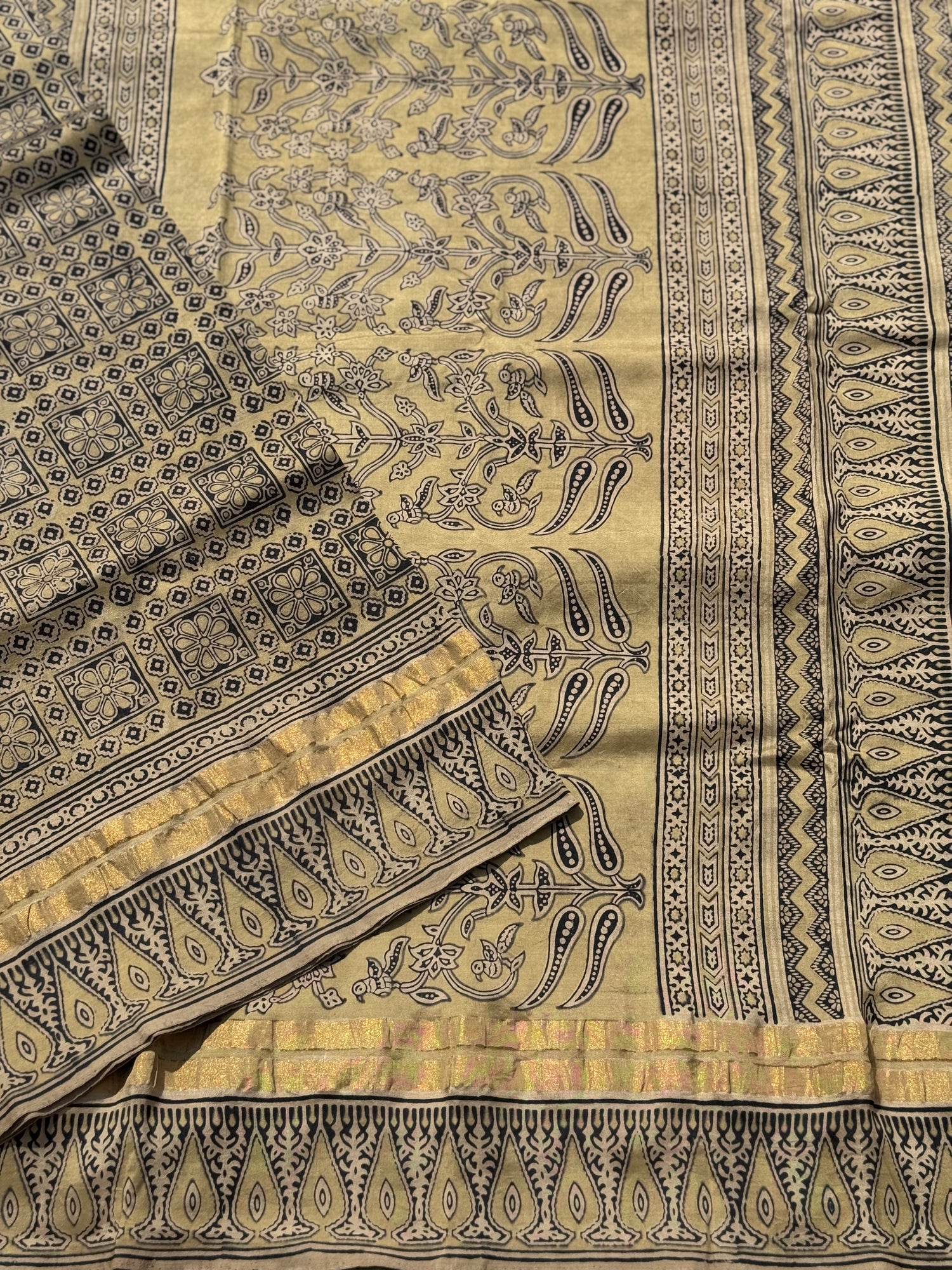 EYARKAI - NATURAL DYE KODALIKARUPPUR BLOCK PRINTS ON MULBERRY SILK
