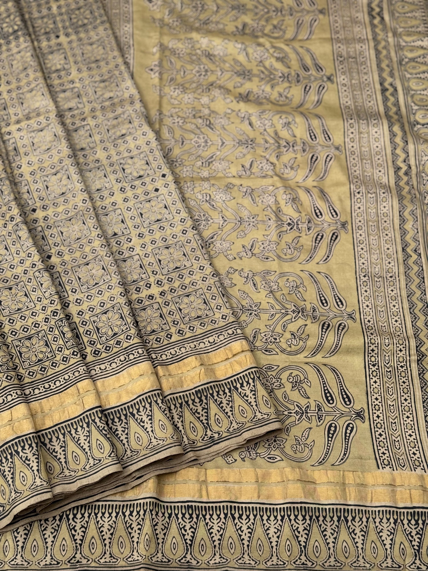 EYARKAI - NATURAL DYE KODALIKARUPPUR BLOCK PRINTS ON MULBERRY SILK