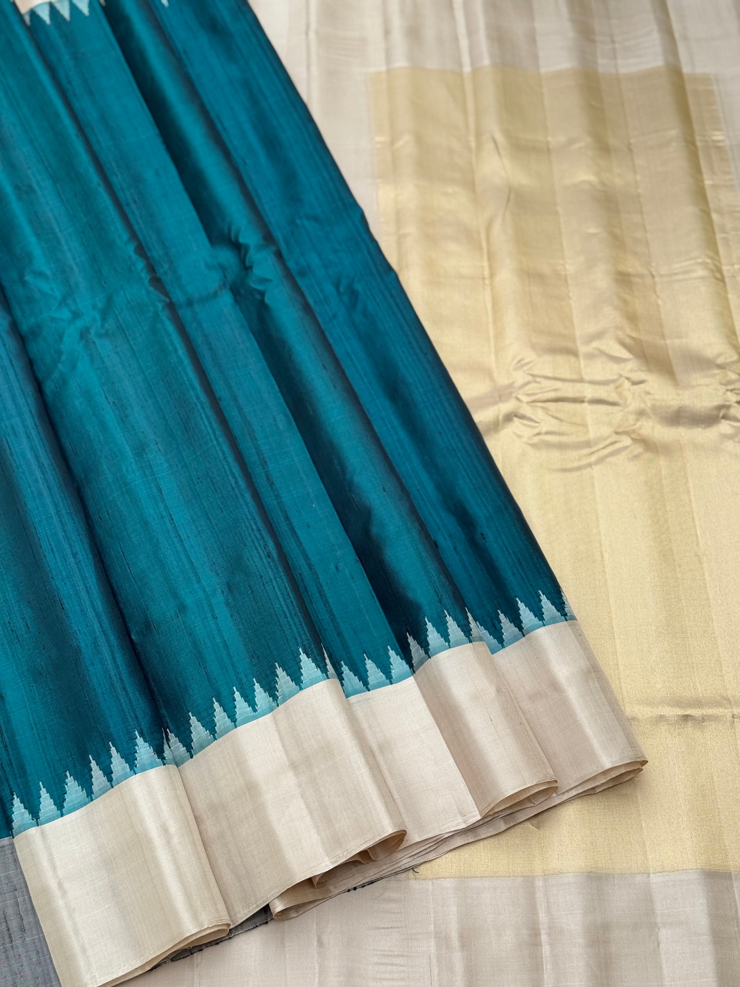 Peacock Green  temple border handwoven gadwal raw silk saree