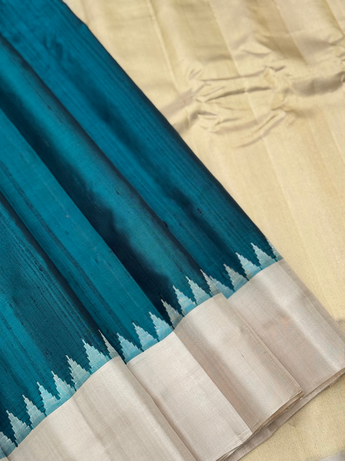Peacock Green  temple border handwoven gadwal raw silk saree