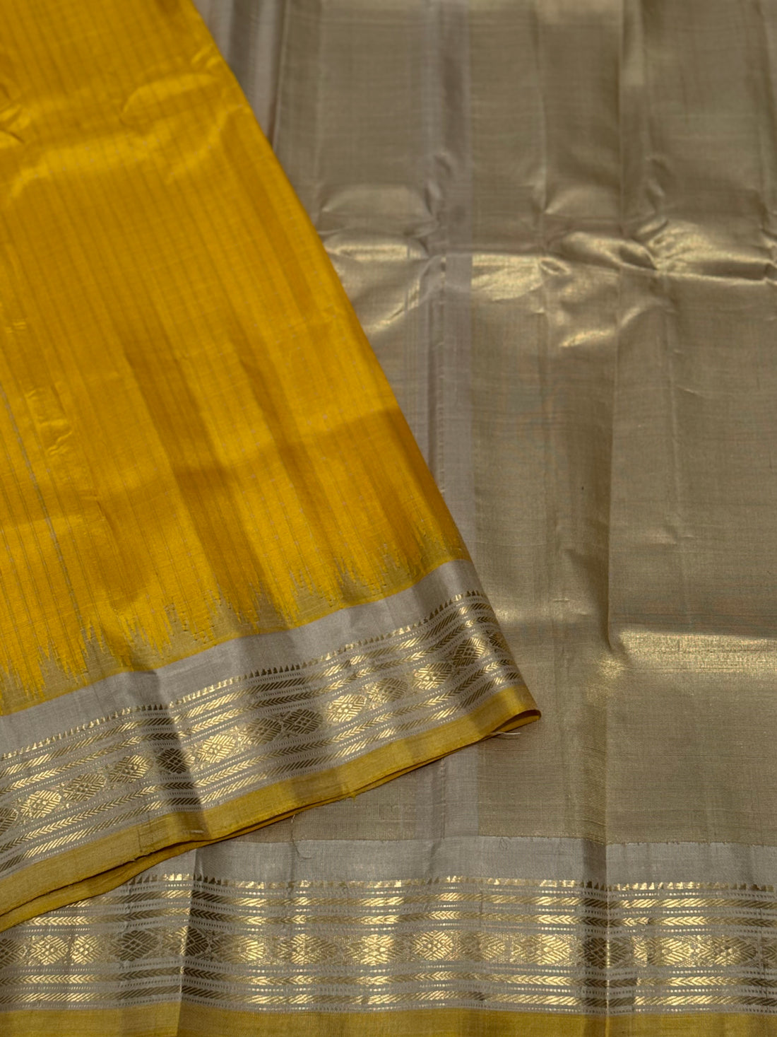gorgeous offwhite with sunset yellow striped temple border kuttu handwoven gadwal silk saree