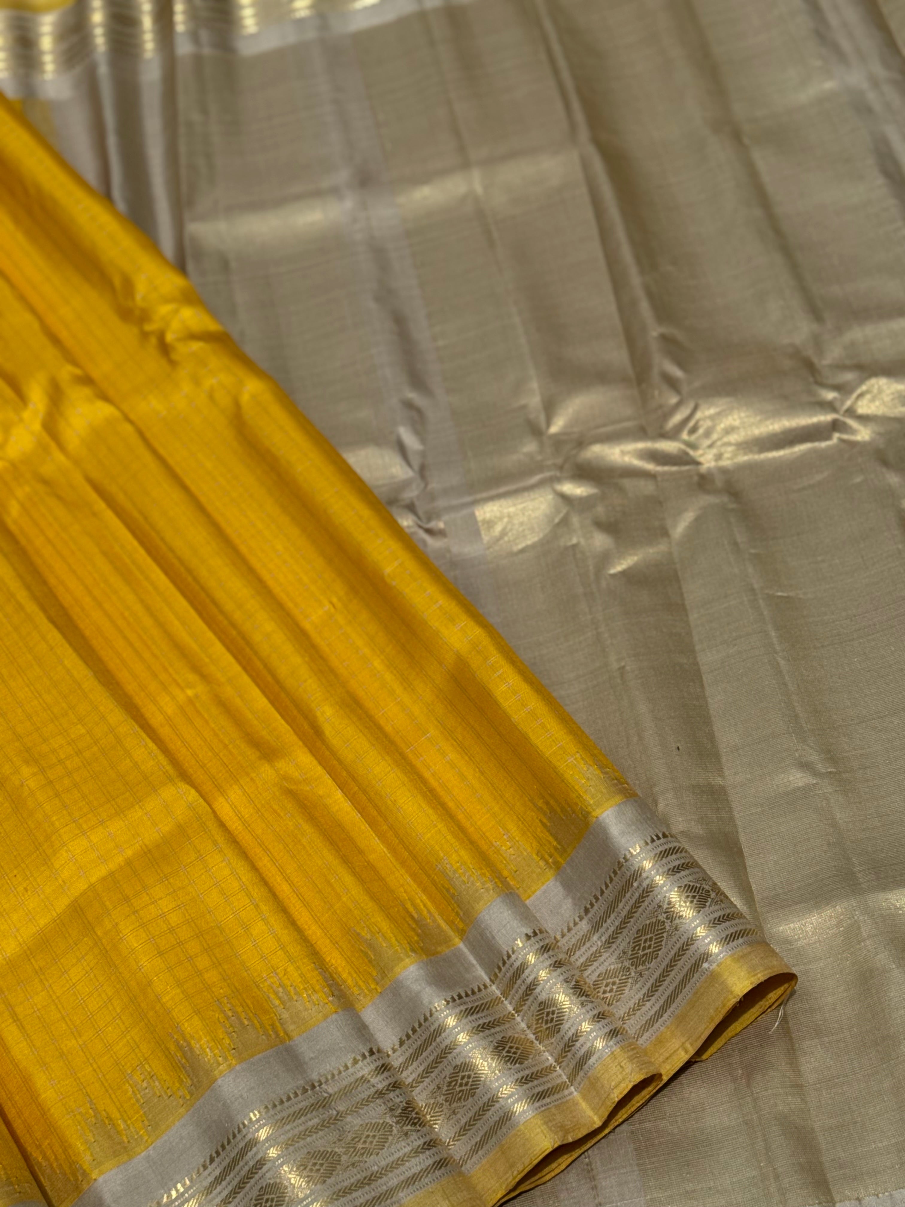 gorgeous offwhite with sunset yellow striped temple border kuttu handwoven gadwal silk saree