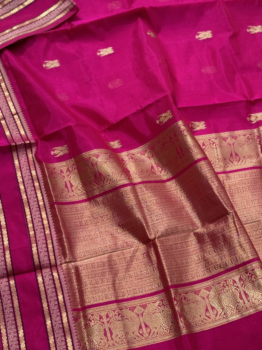 A gorgeous Jodi kili fuchsia pink shade with zari rettapet work on border Kanchi Silk Cotton Saree