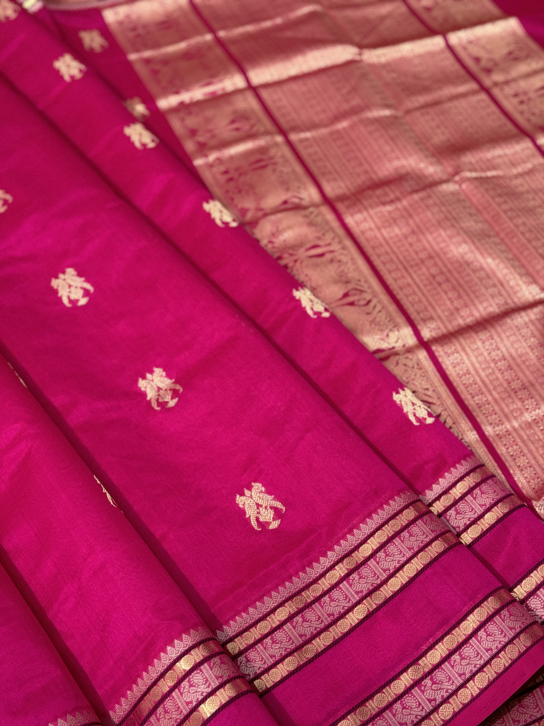 A gorgeous Jodi kili fuchsia pink shade with zari rettapet work on border Kanchi Silk Cotton Saree