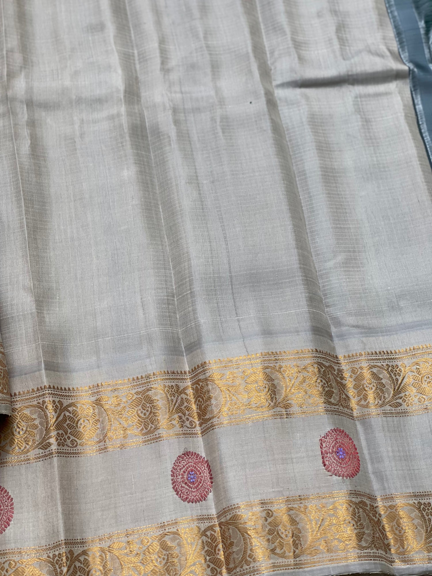 An Elegant Bottlegreen Gadwal silk with Meenakari work Kanchi border