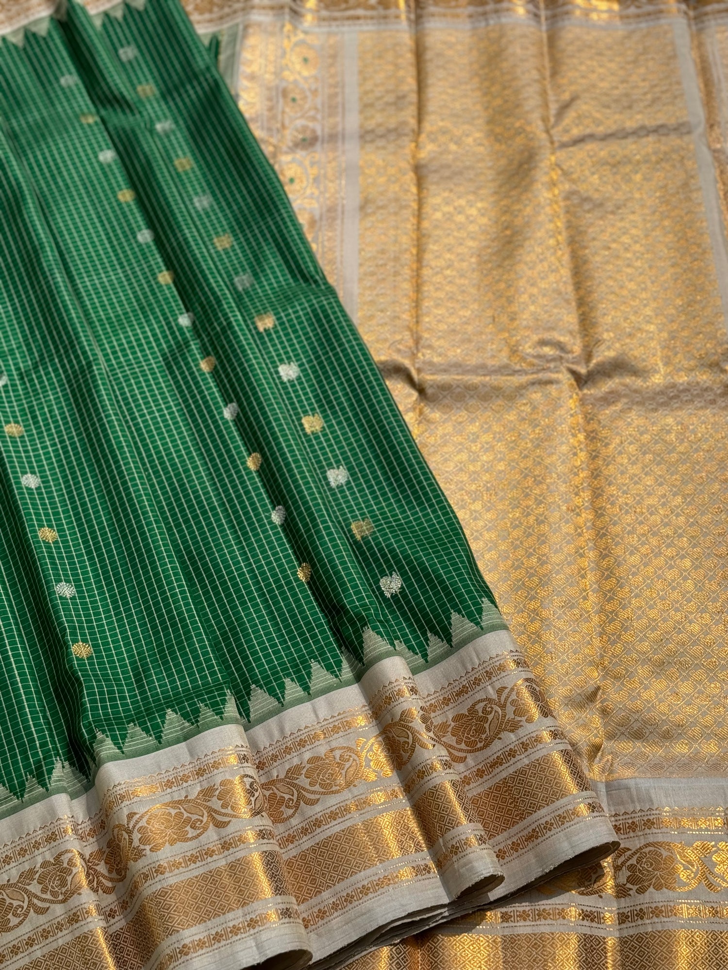 An Elegant Bottlegreen Gadwal silk with Meenakari work Kanchi border