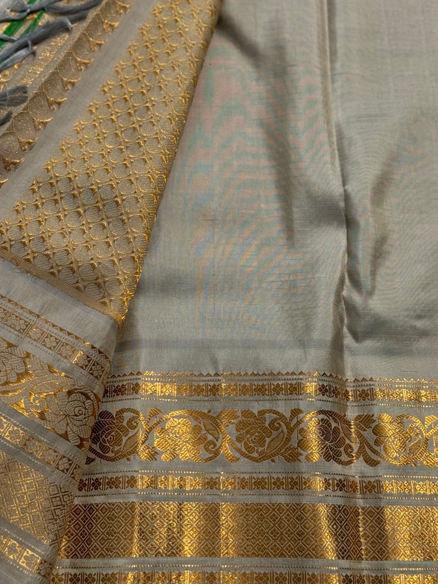 An Elegant Bottlegreen Gadwal silk with Meenakari work Kanchi border