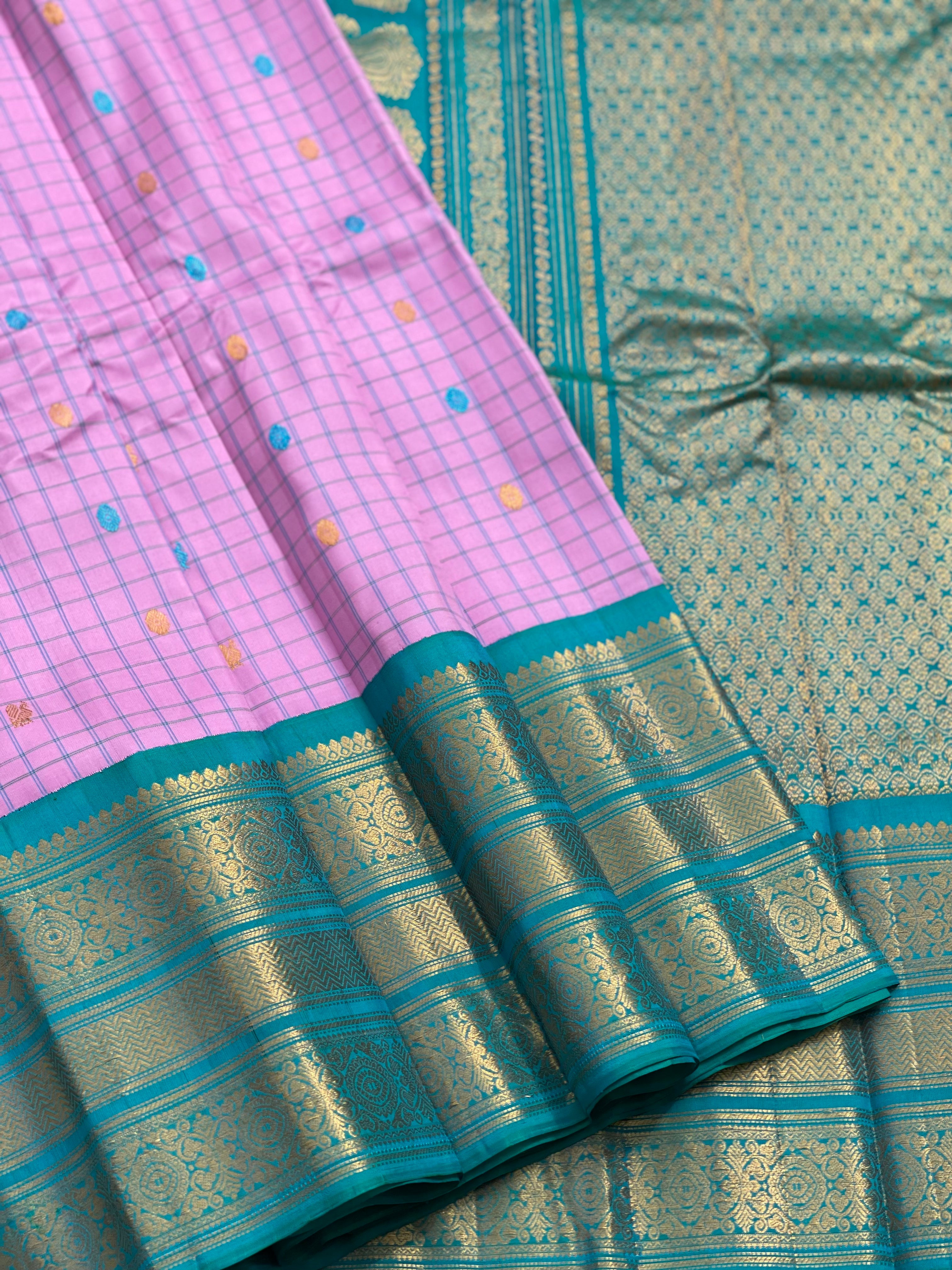 An Elegant baby pink Gadwal silk with Peacock green Kanchi turning border