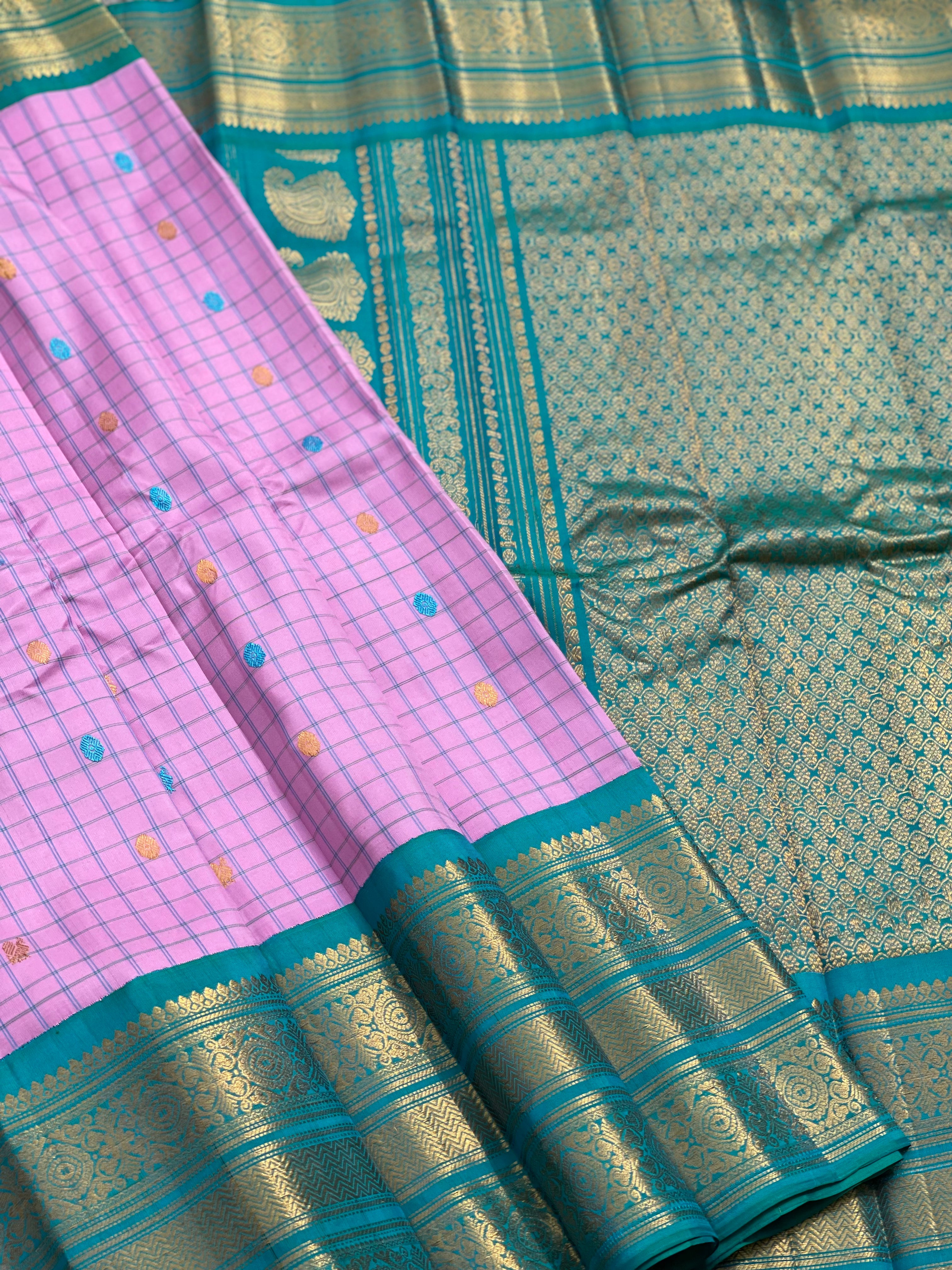 An Elegant baby pink Gadwal silk with Peacock green Kanchi turning border