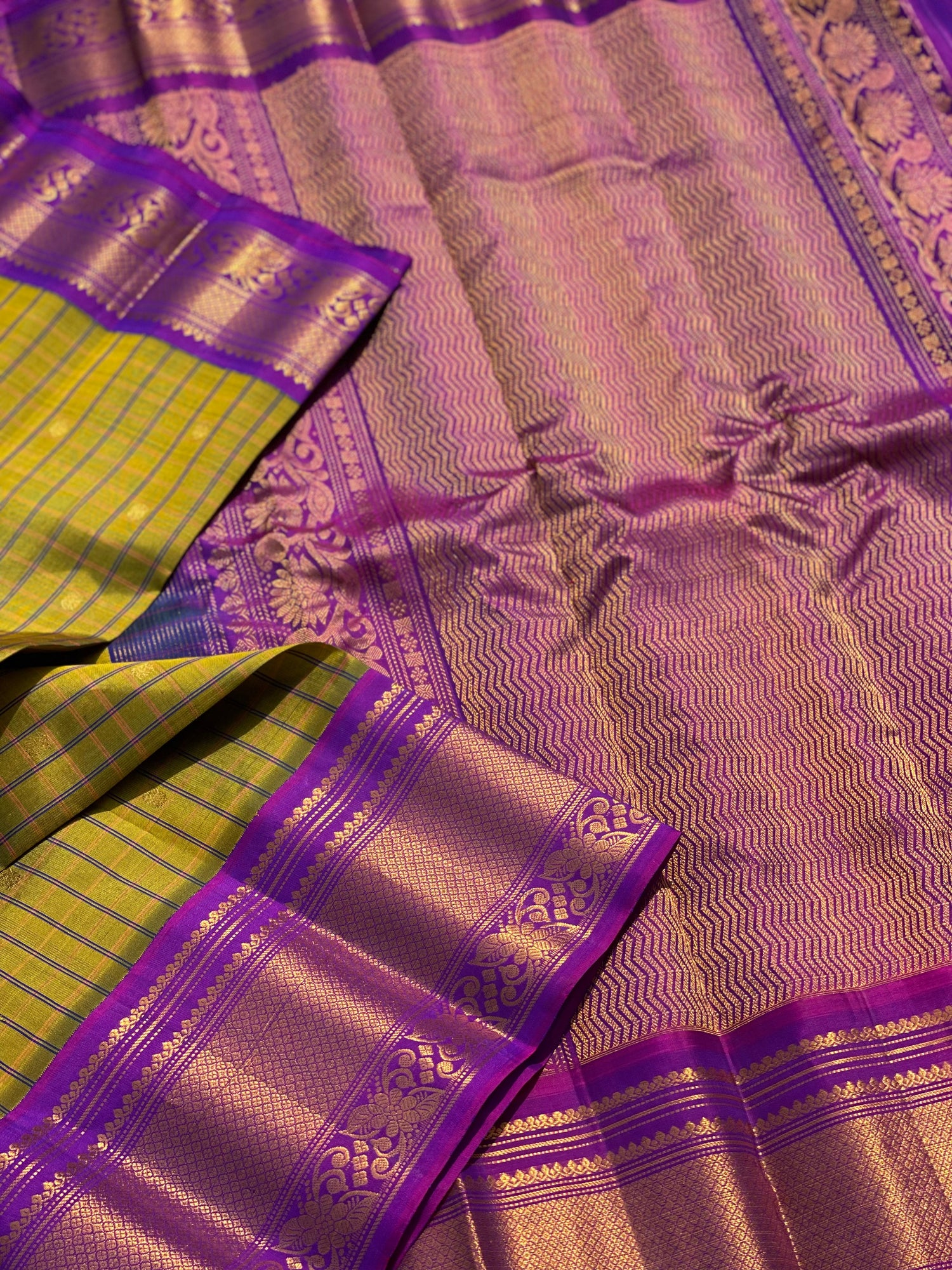 A stunner shot mustard yellow shade Gadwal silk saree