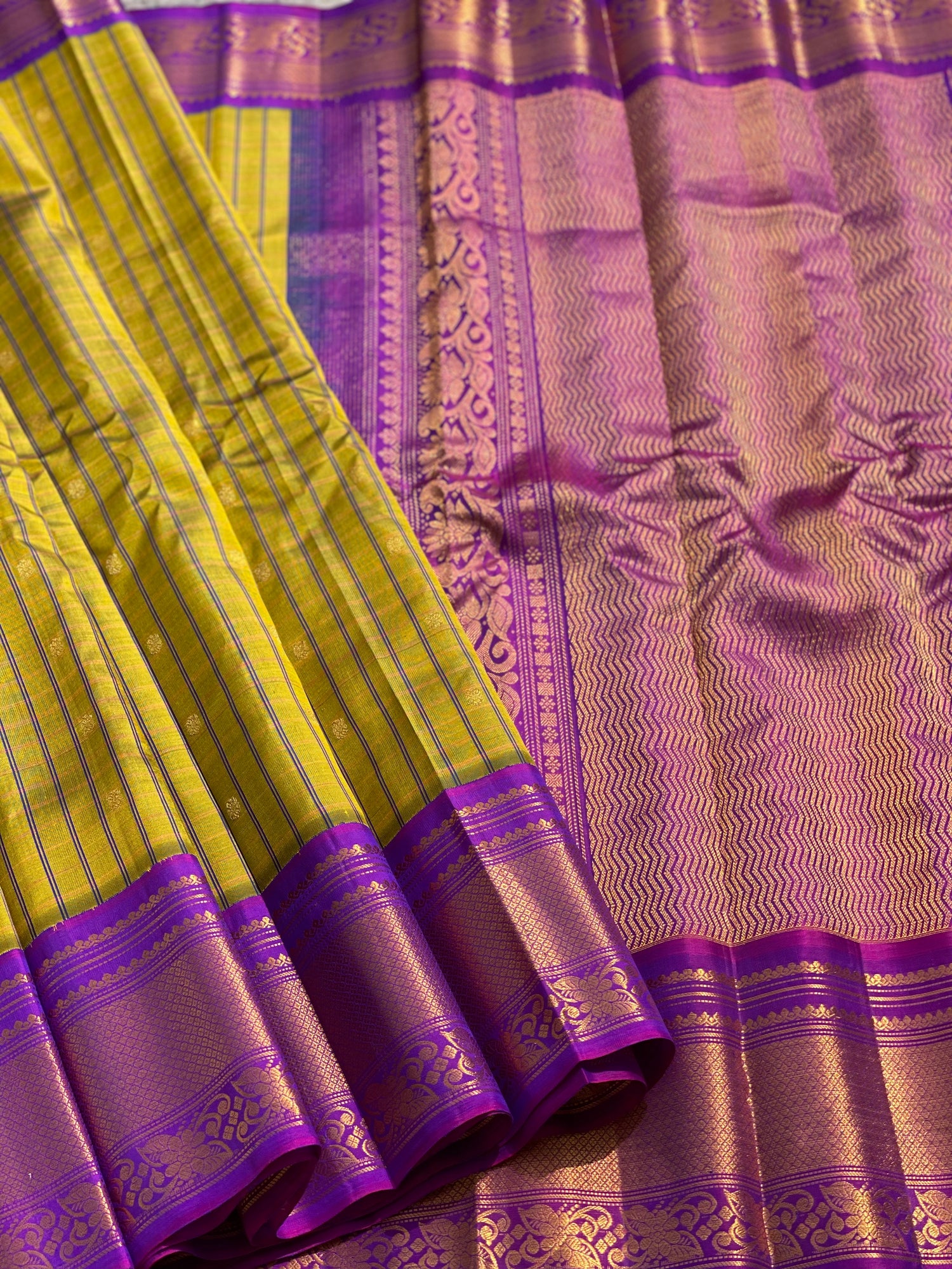 A stunner shot mustard yellow shade Gadwal silk saree