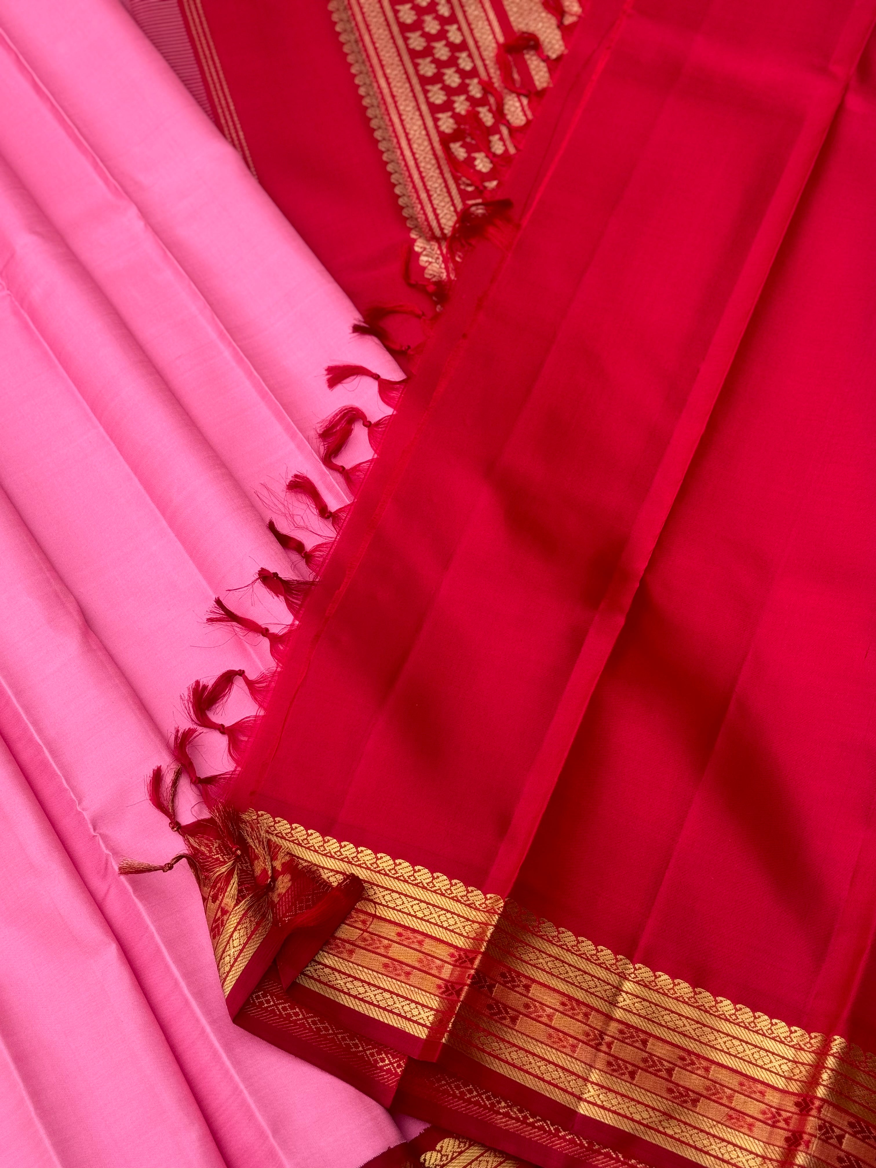 A gorgeous masterpiece in a very unique pink with arakku shade meenpettu border, korvai Kanchivaram silk saree