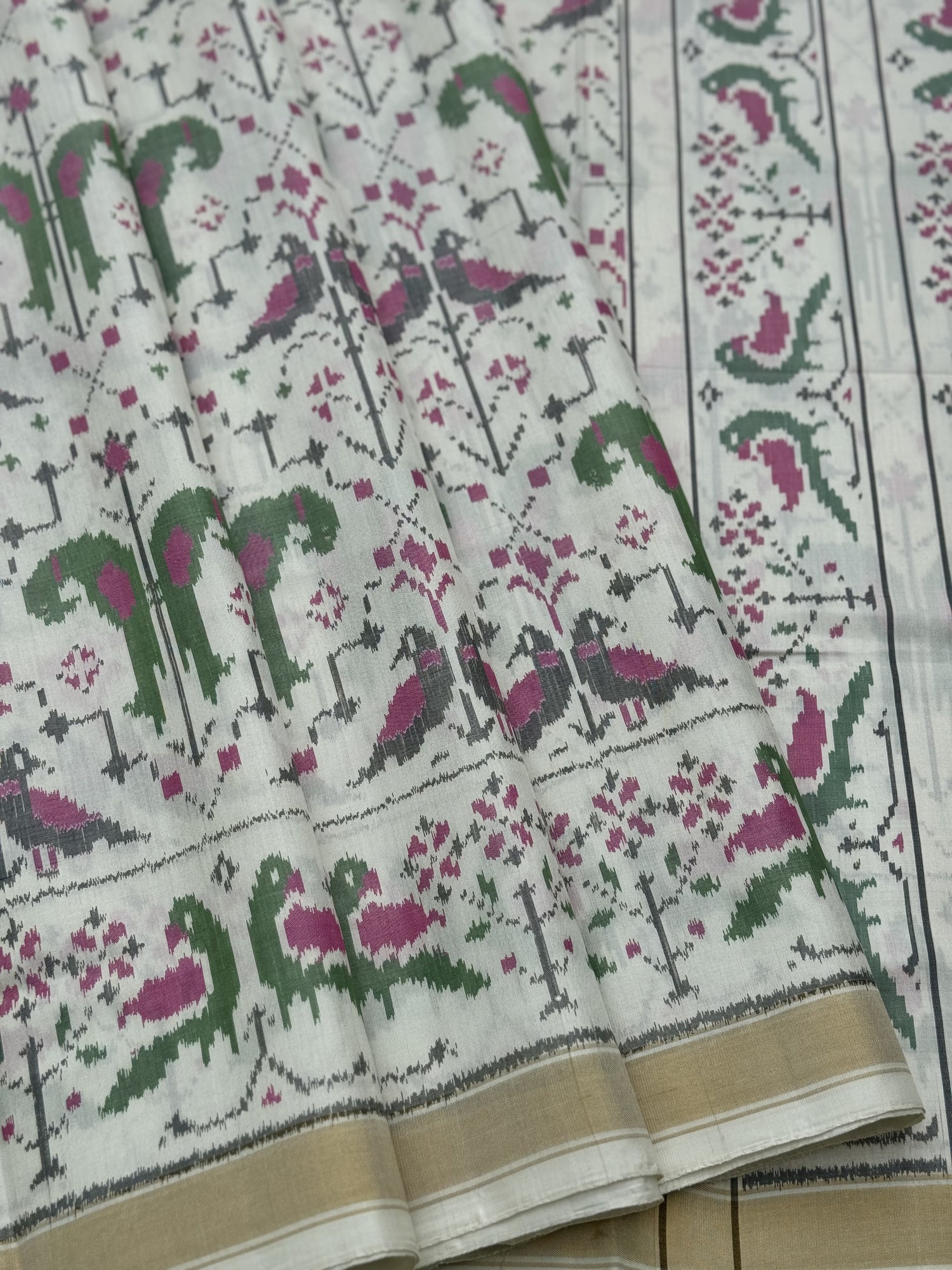 A gorgeous Ivory white single ikkat patola silk SAREE with twin parrot motifs