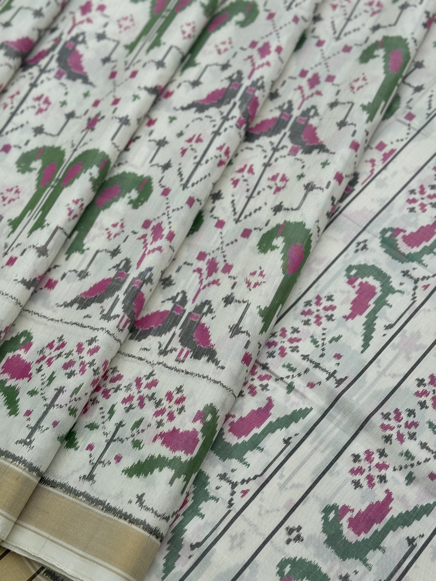 A gorgeous Ivory white single ikkat patola silk SAREE with twin parrot motifs