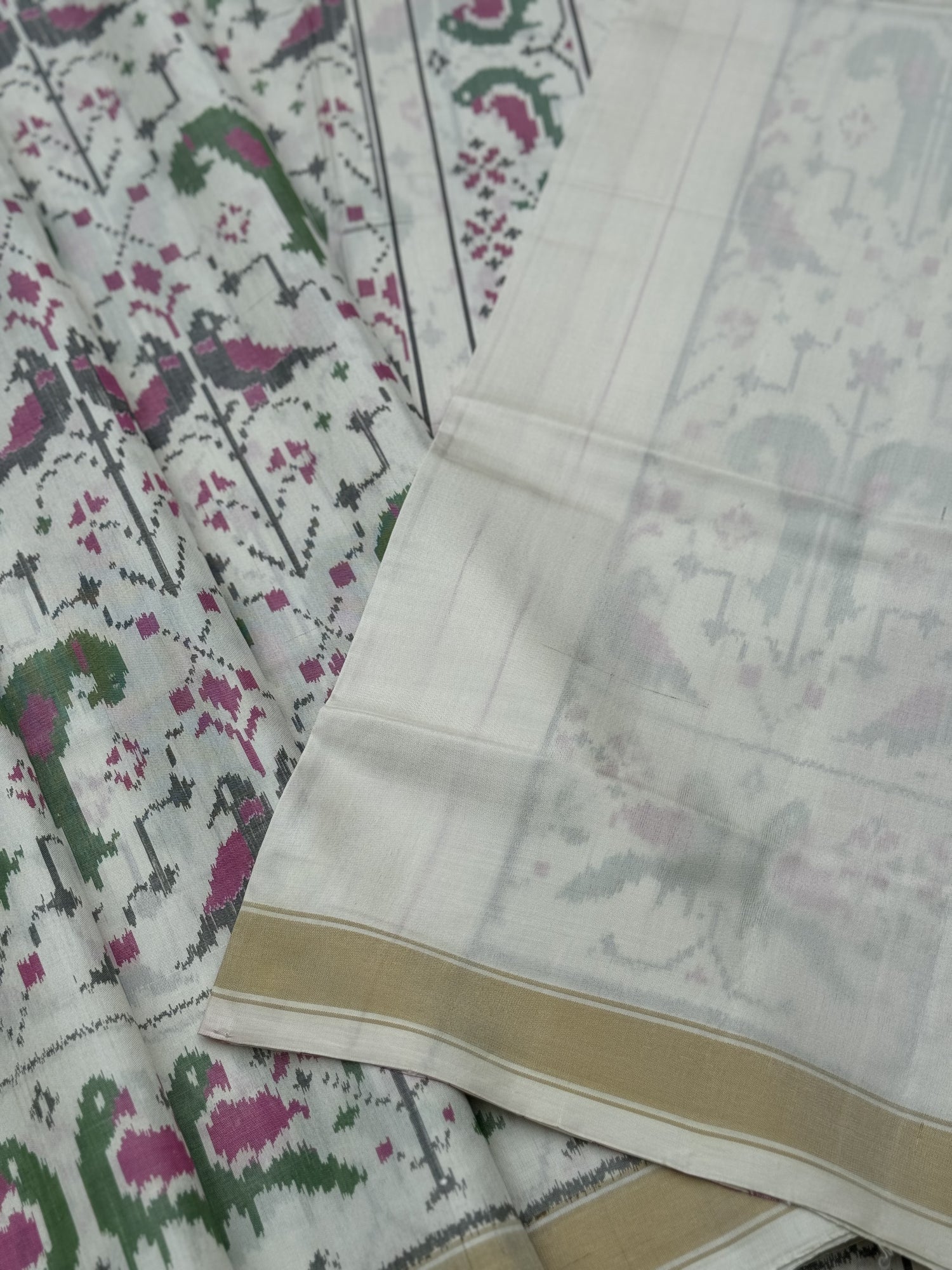 A gorgeous Ivory white single ikkat patola silk SAREE with twin parrot motifs