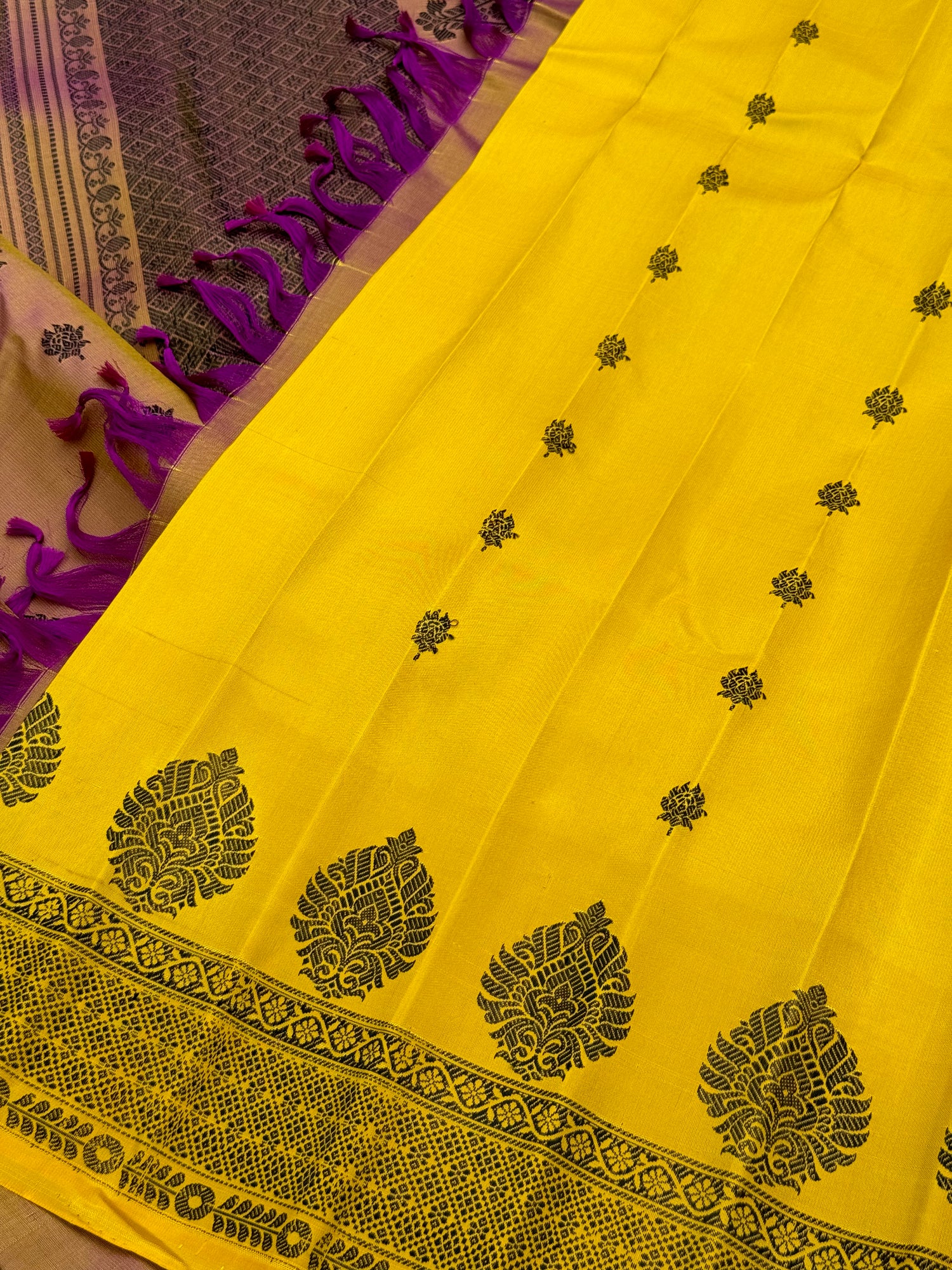 APURVA - Handwoven gorgeous rose gold with yellow shot shade handwoven gadwal silk saree