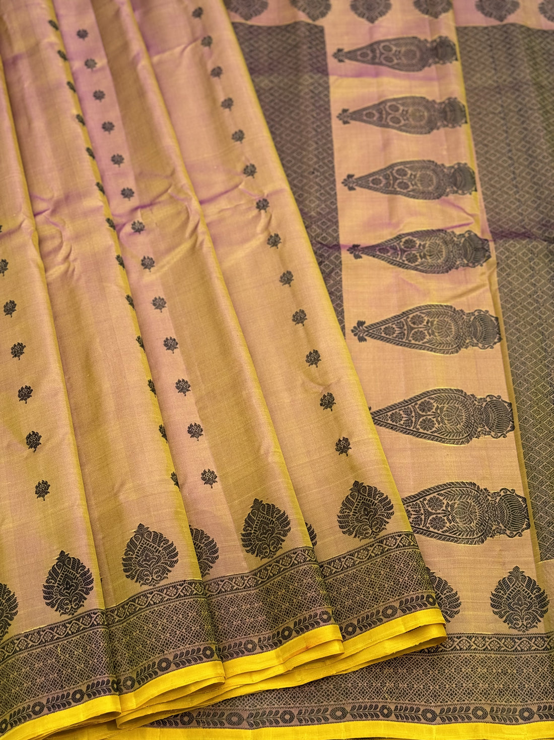 APURVA - Handwoven gorgeous rose gold with yellow shot shade handwoven gadwal silk saree