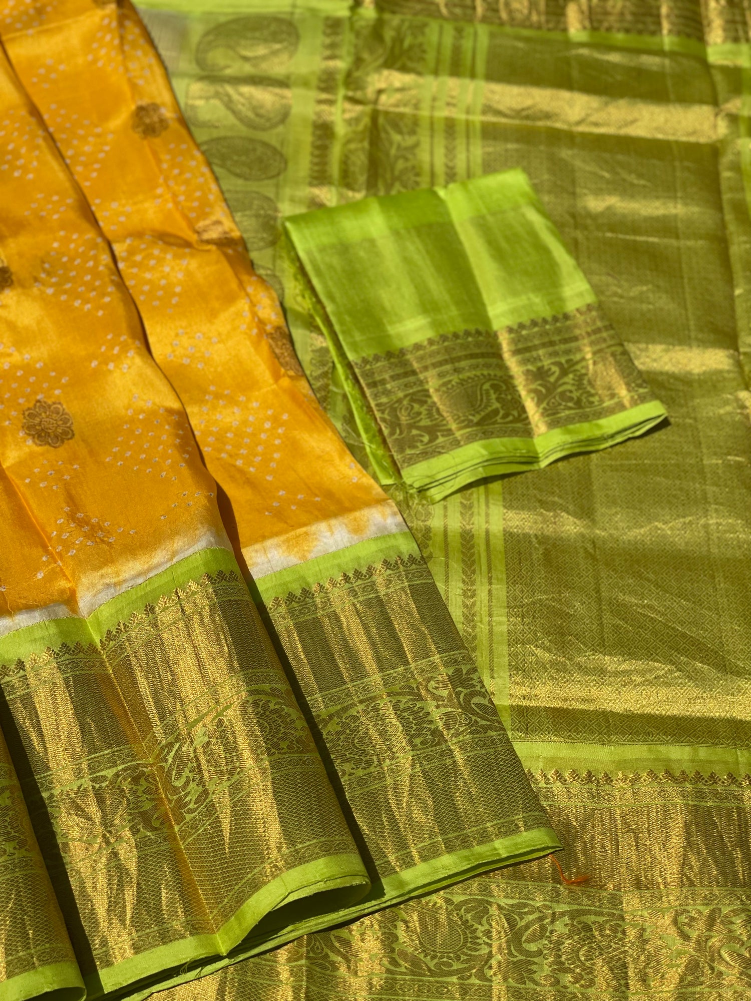 Handknotted Bandhej on Gadwal silk saree