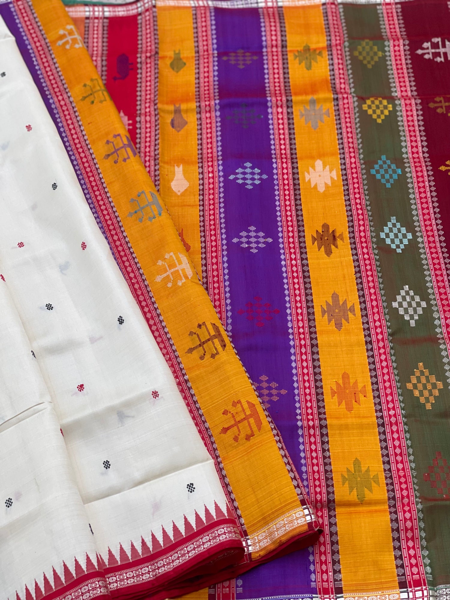 An elegant Berhampuri patta Silk saree in off-white with Ganga Jamuna border