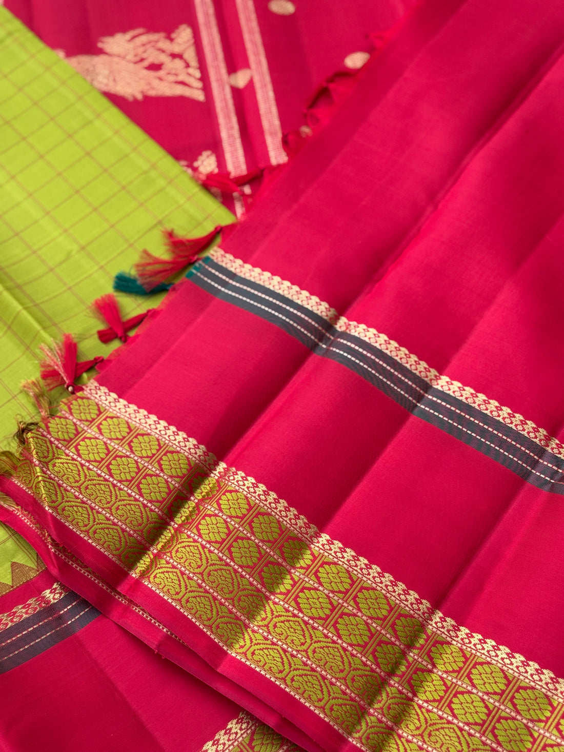 Aesthetic vintage revival kutrala kuravanji Kanchivaram silk saree in sampanga green with red