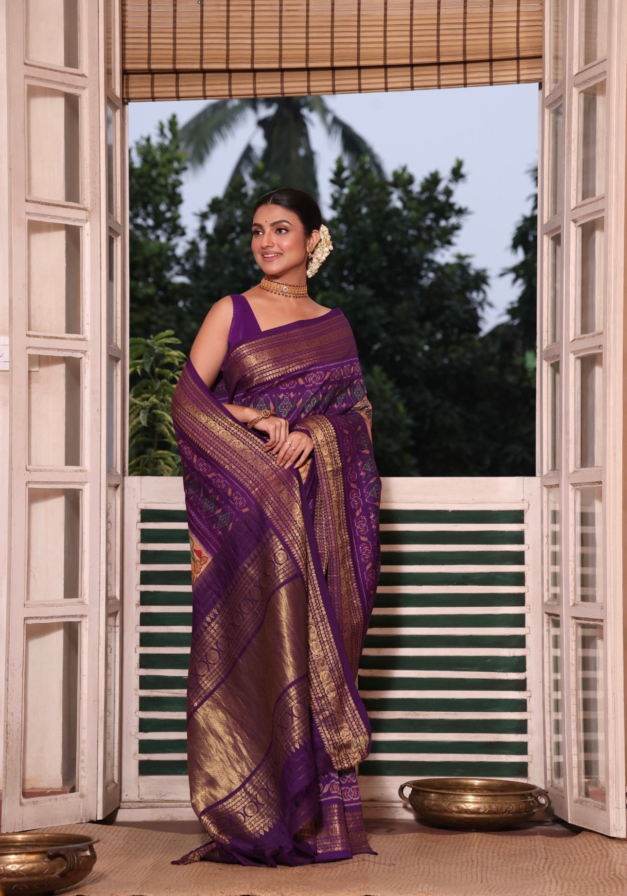 A gorgeous purple shade handwoven ikkat silk saree with kanchi jacquard border adorned with Handdrawn handpainted penkalamkari