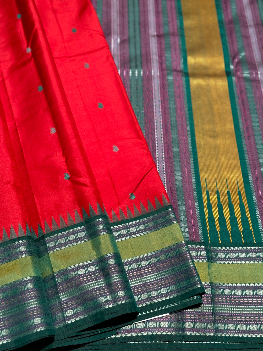 The stunner tomato red with green shade korvai kanchivaram silk saree with thread work korvai
