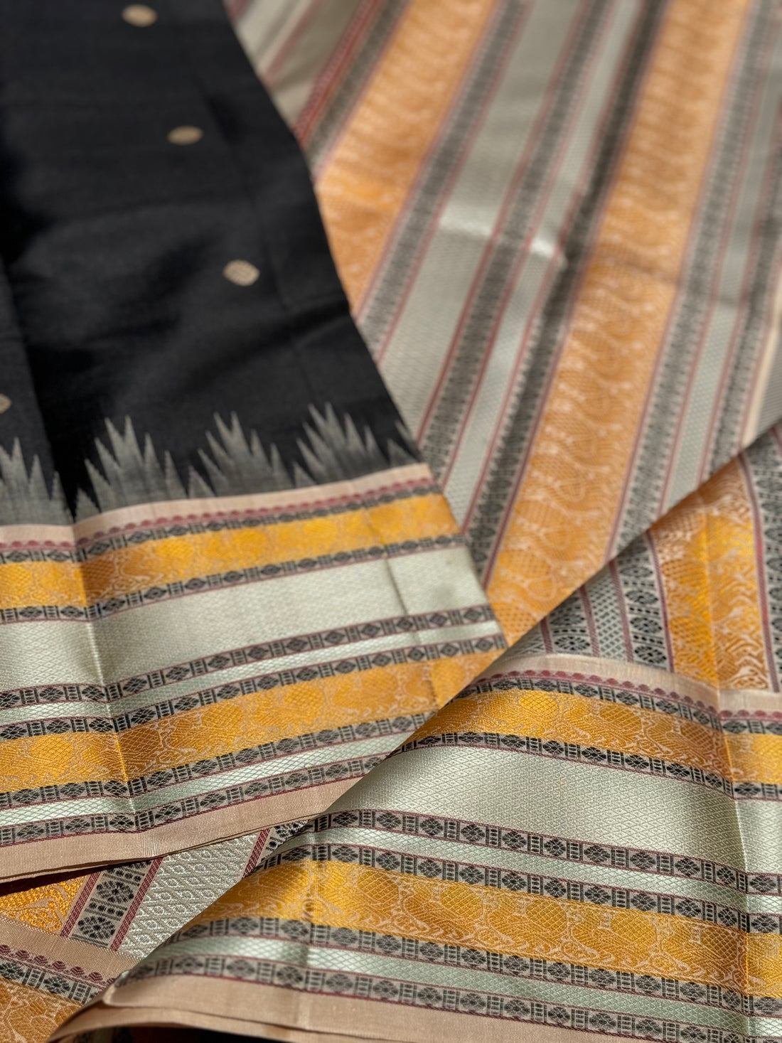 The No Zari stark black beauty with offwhite korvai kanchivaram silk saree