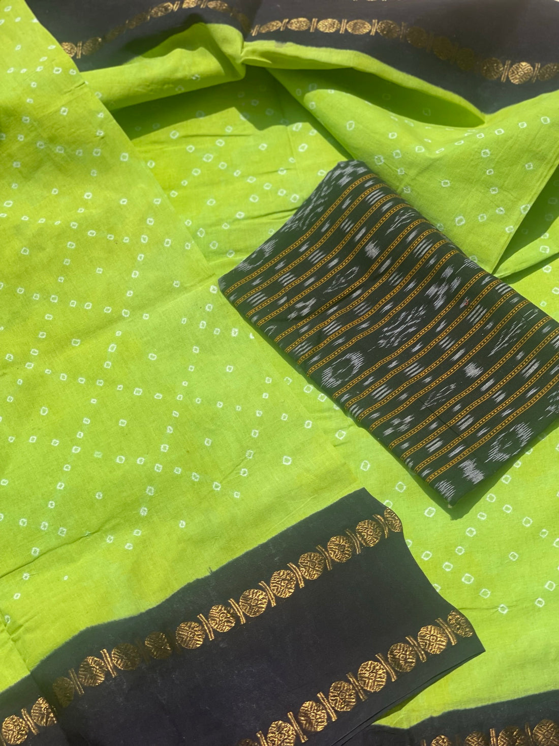 Handkotted And Tie Dyed Madurai Kaikattu Sungudi Cotton