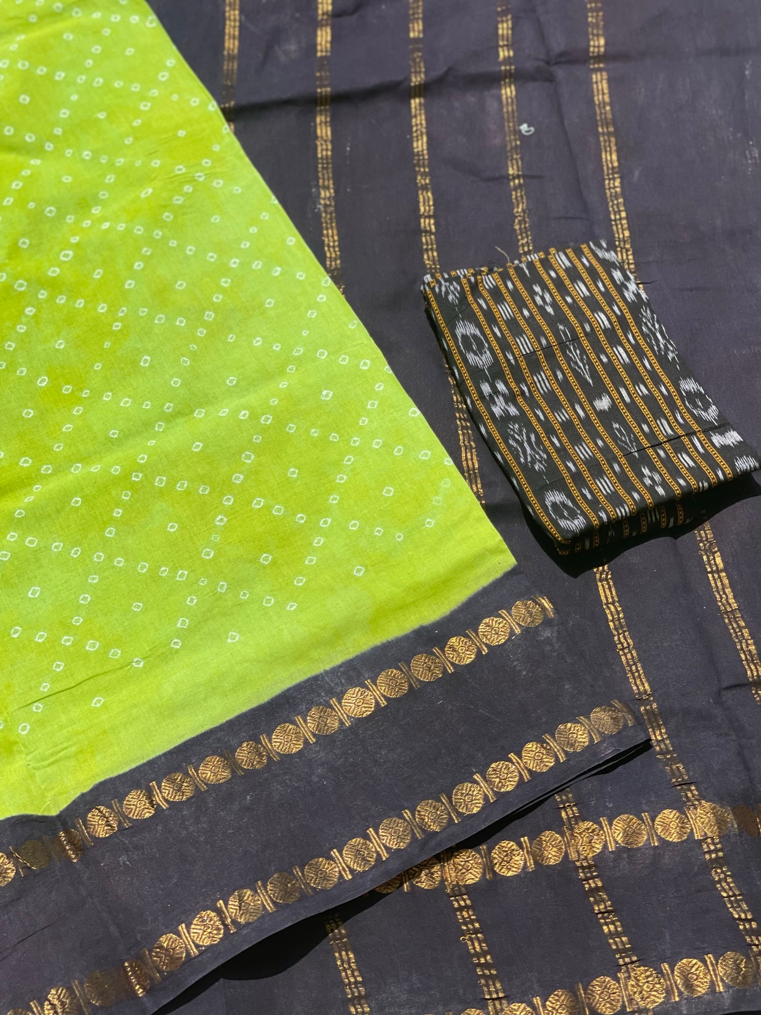 Handkotted And Tie Dyed Madurai Kaikattu Sungudi Cotton