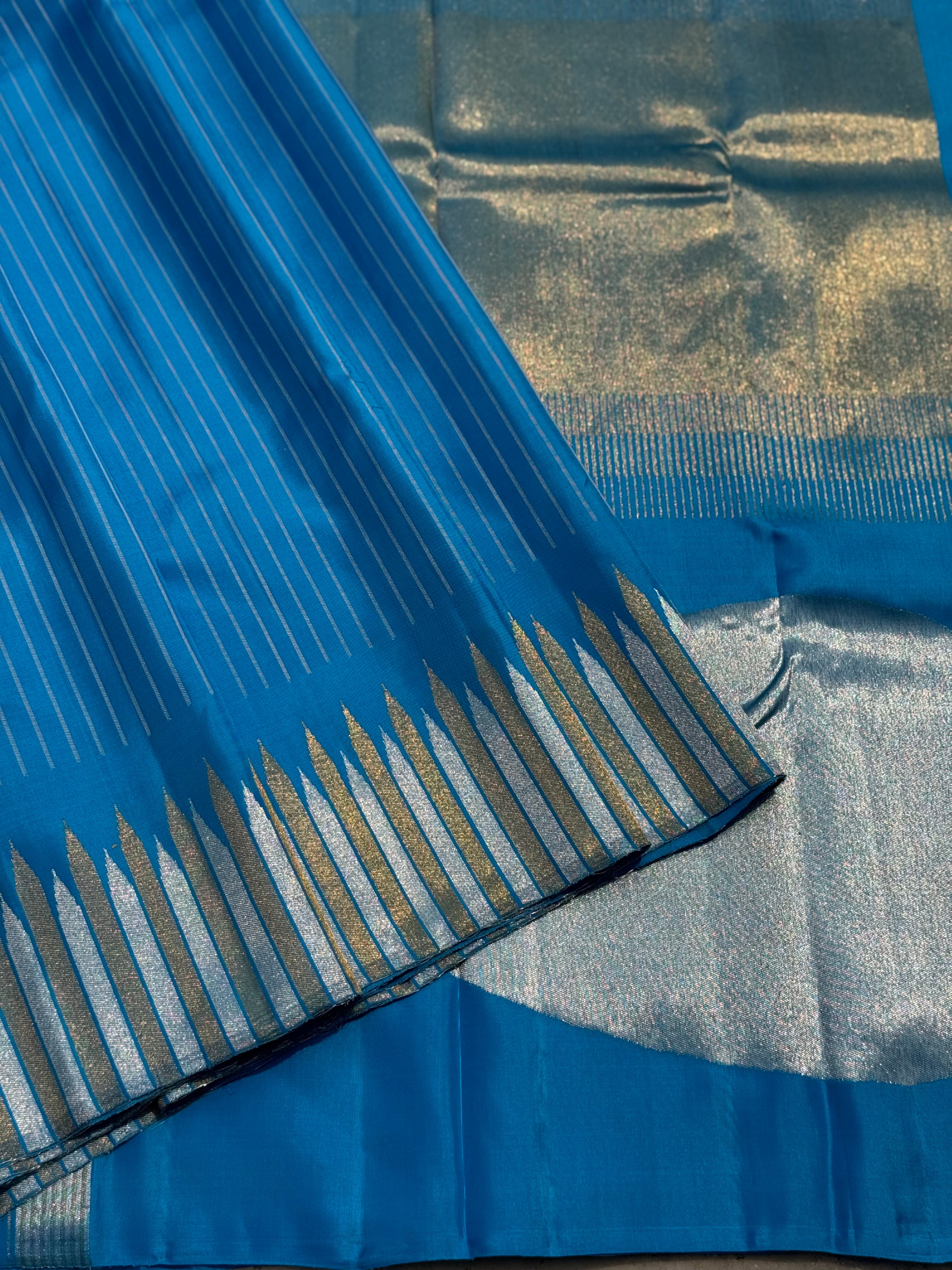An exquisite ettukol weave kanchivaram masterpiece in cerulean blue