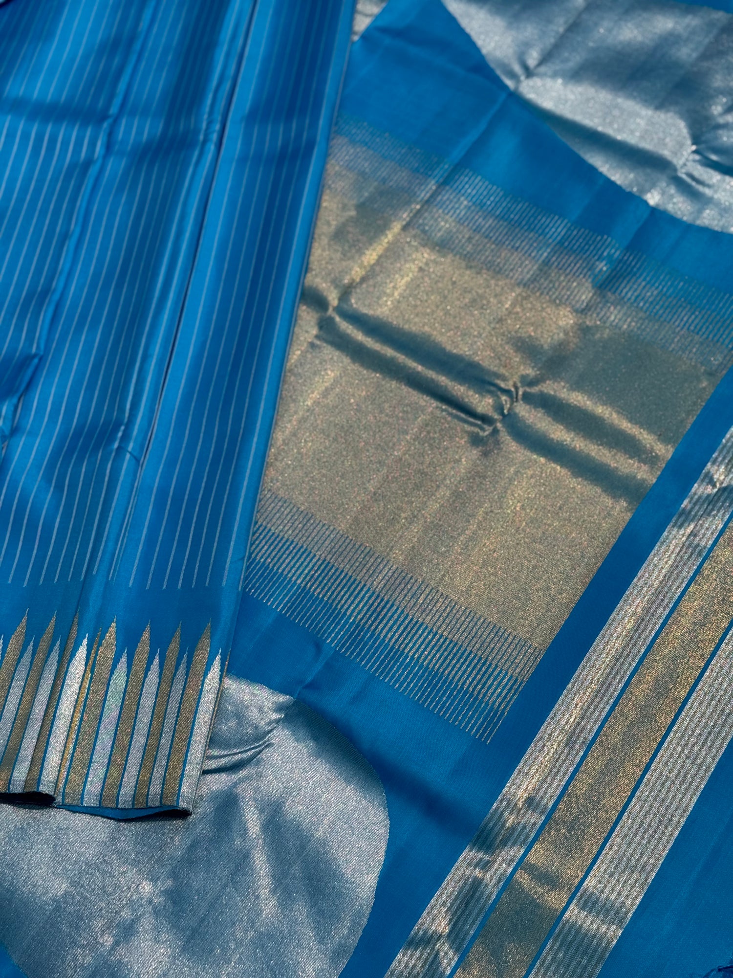 An exquisite ettukol weave kanchivaram masterpiece in cerulean blue