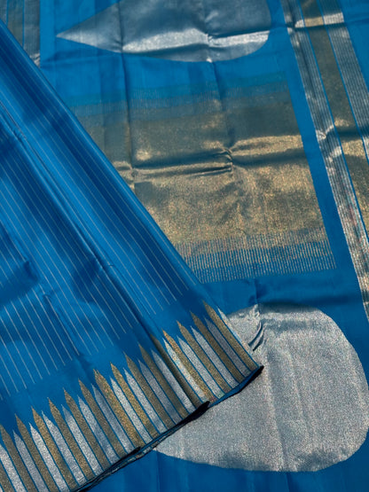 An exquisite ettukol weave kanchivaram masterpiece in cerulean blue