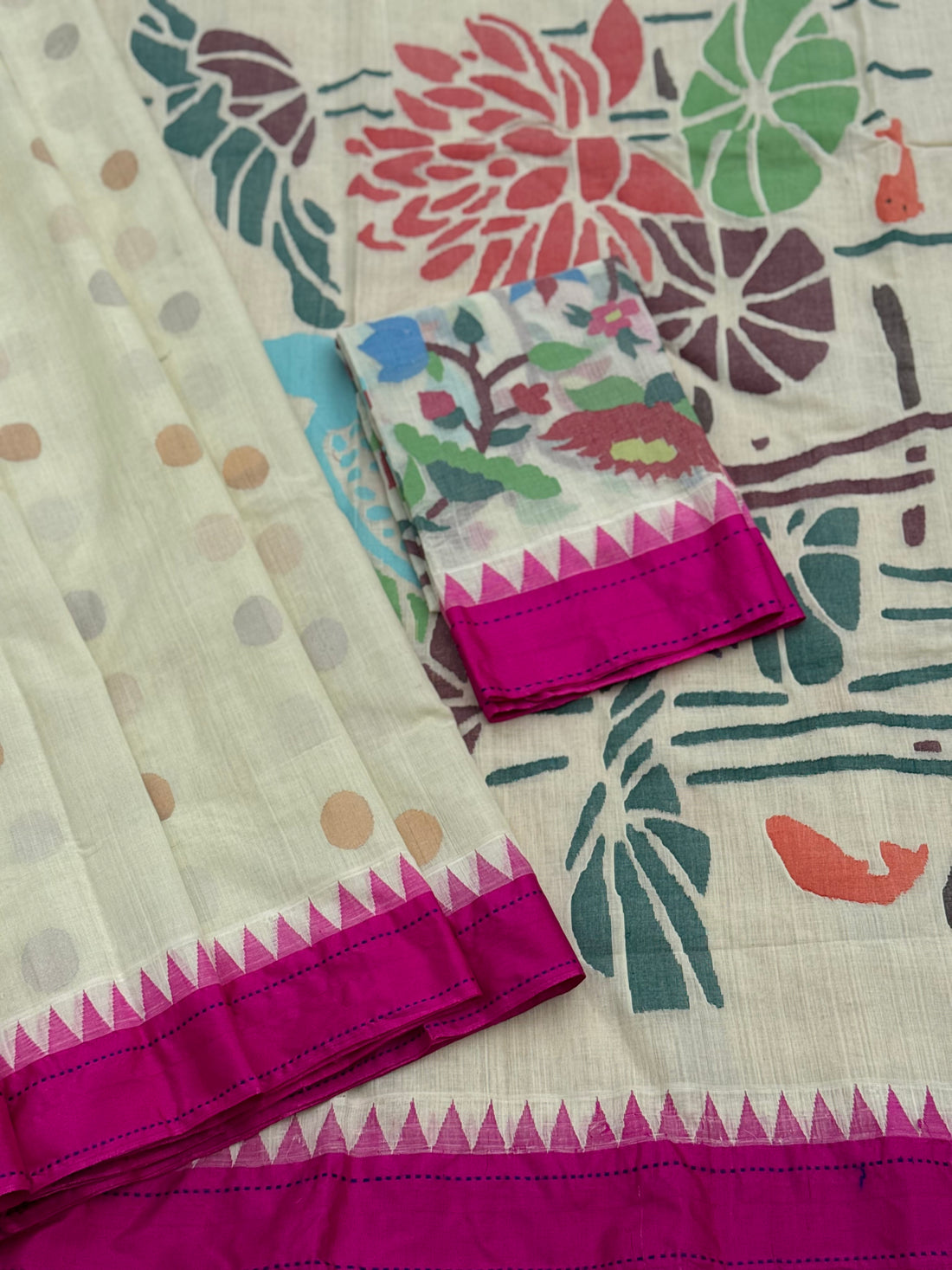Ivory with deep pink lotus pond and florals jamdani motifs ponduru Khadhi jamdani saree