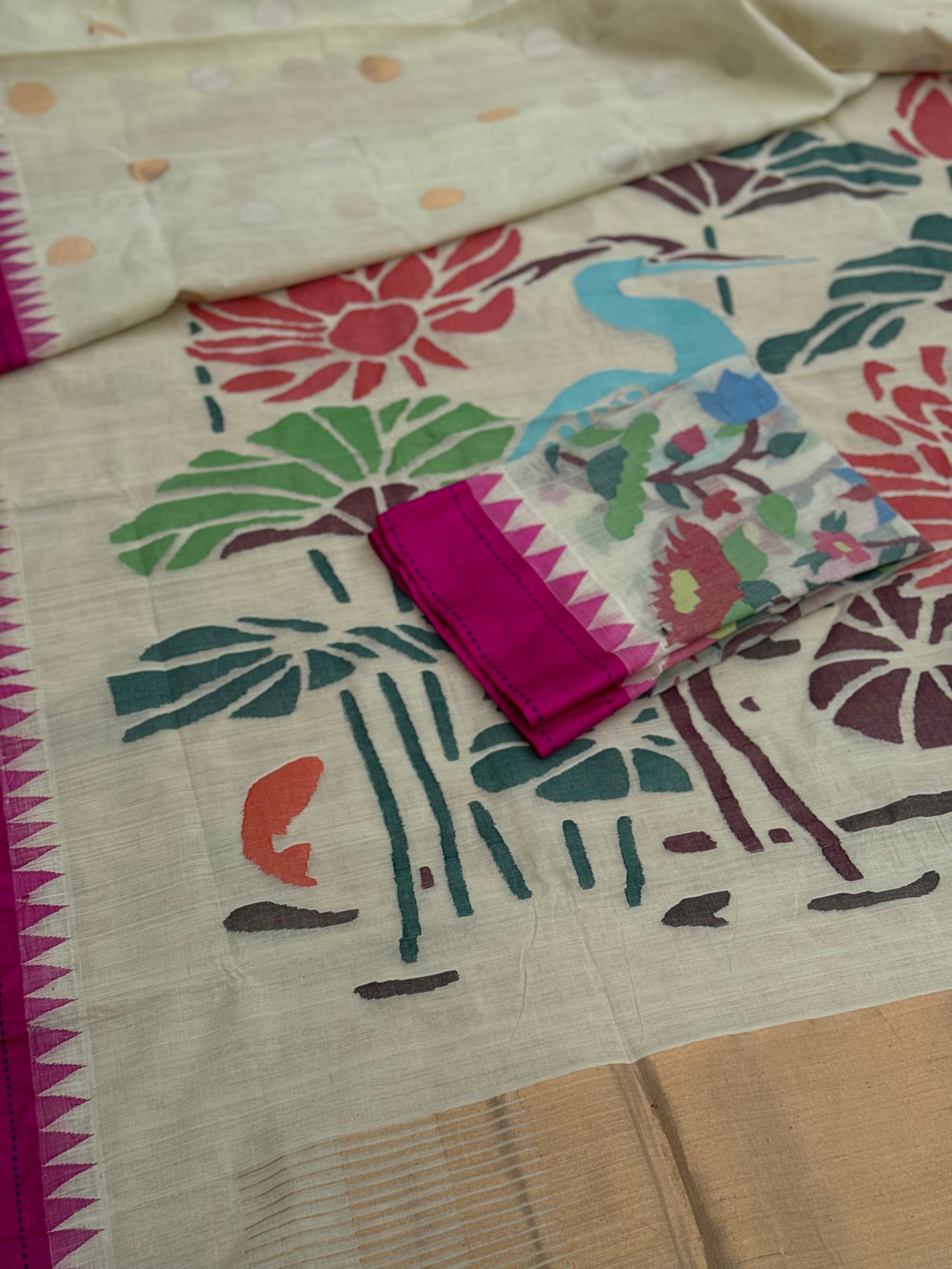 Ivory with deep pink lotus pond and florals jamdani motifs ponduru Khadhi jamdani saree