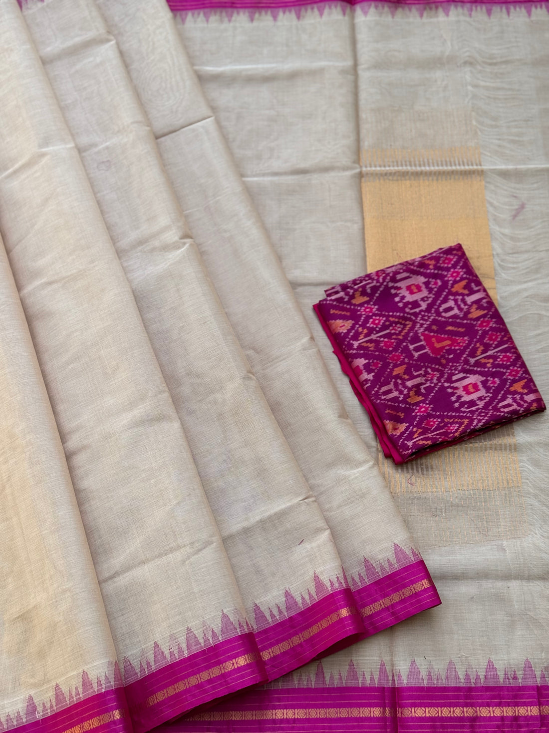 Handspun and handwoven ponduru Khadhi cotton saree with silk dobby border in contrast pink