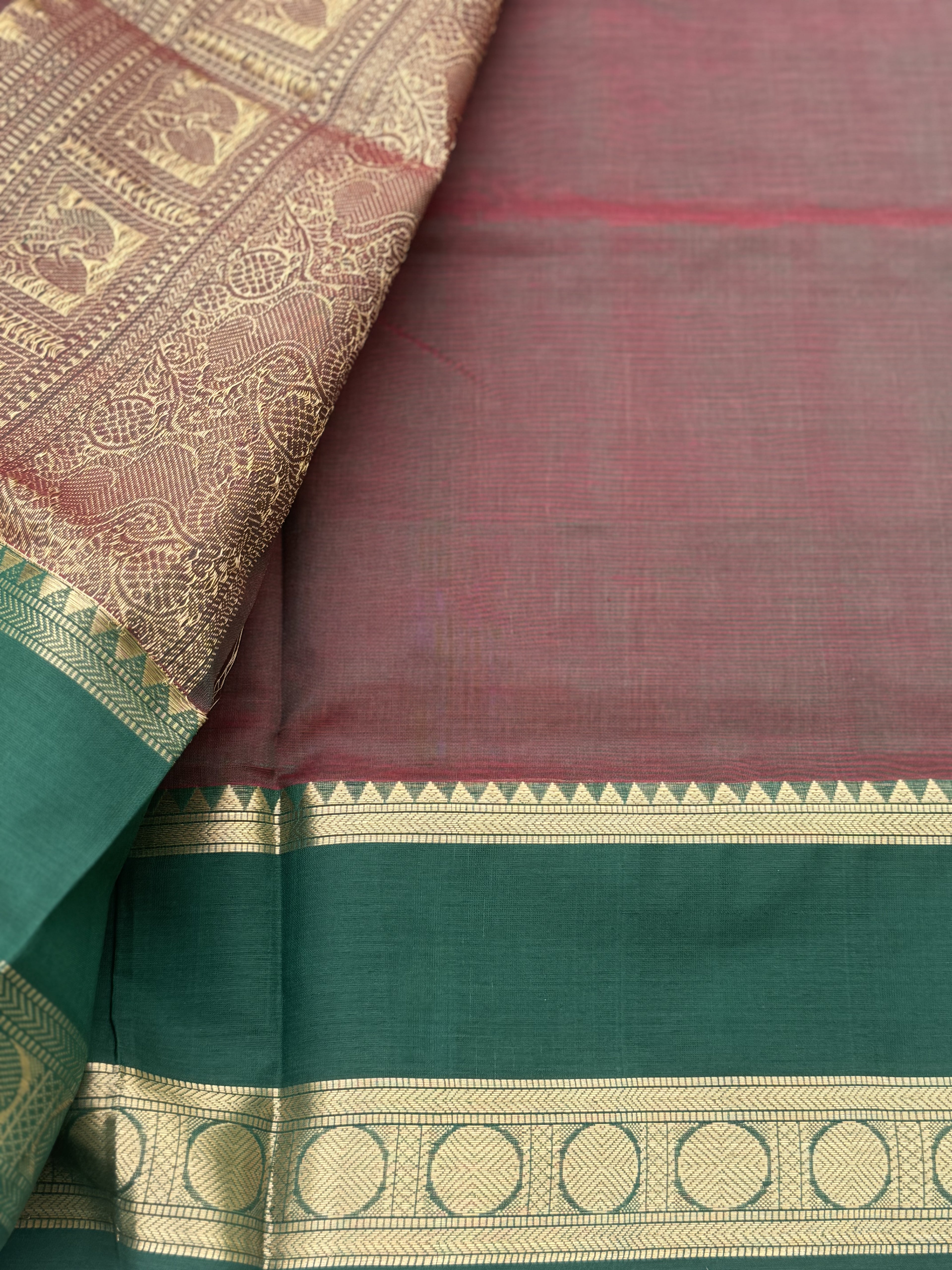 A gorgeous manthulir shade with arakku handwoven Kanchi  silk cotton saree