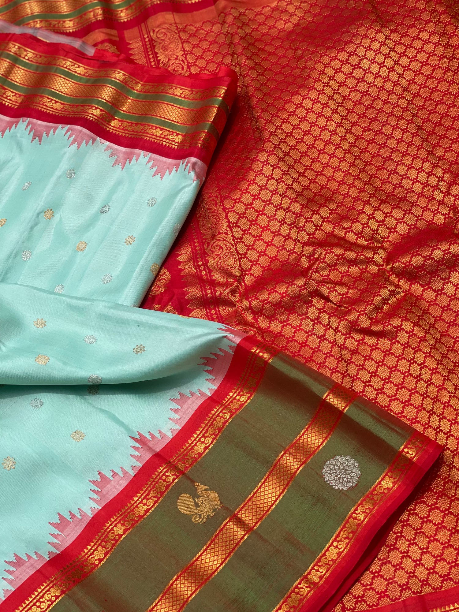 Gadwal Silk Handwoven Kuttu With Kanchi turning Border