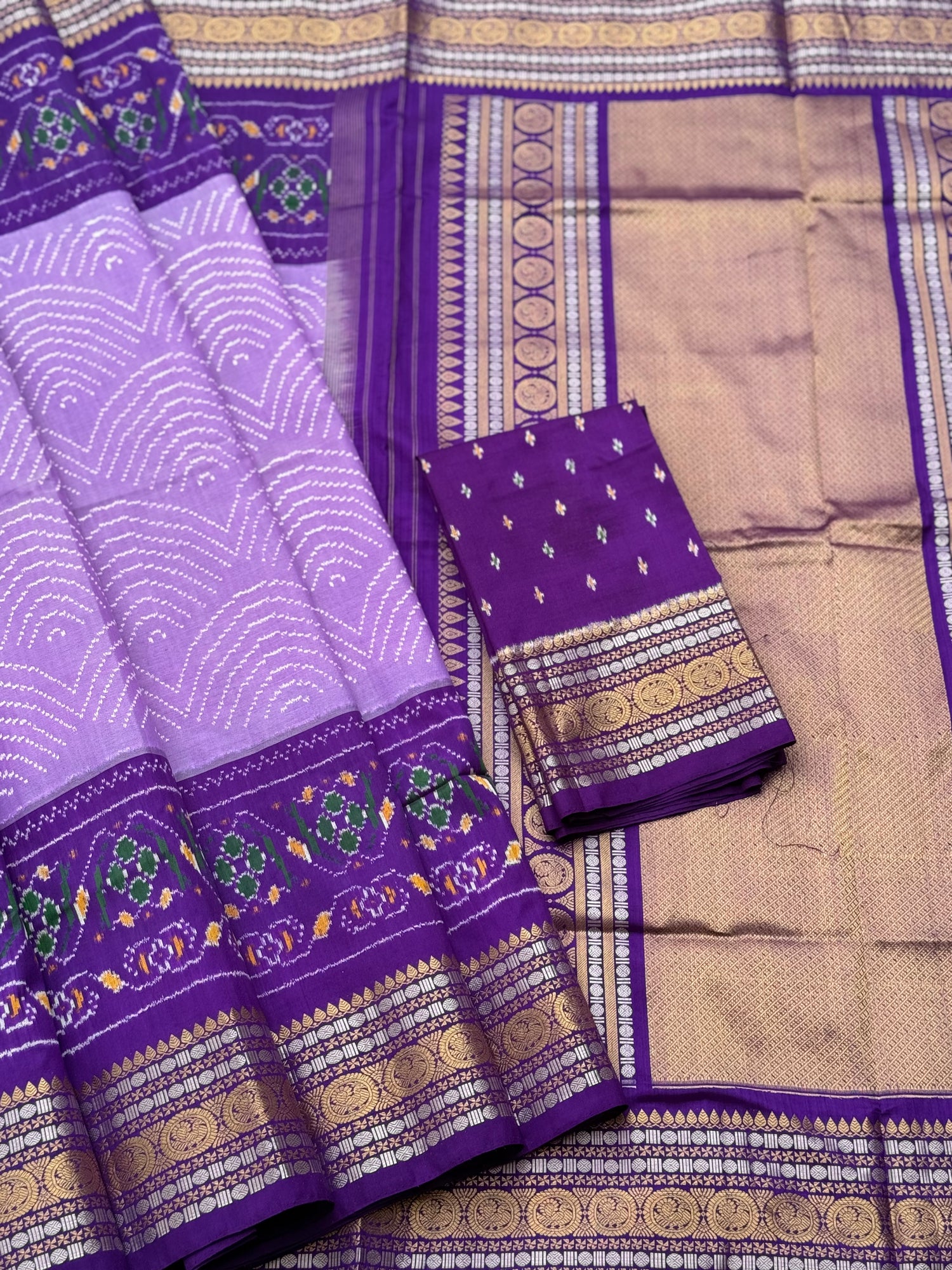 A gorgeous lilac shade handwoven ikkat with kanchi border silk saree