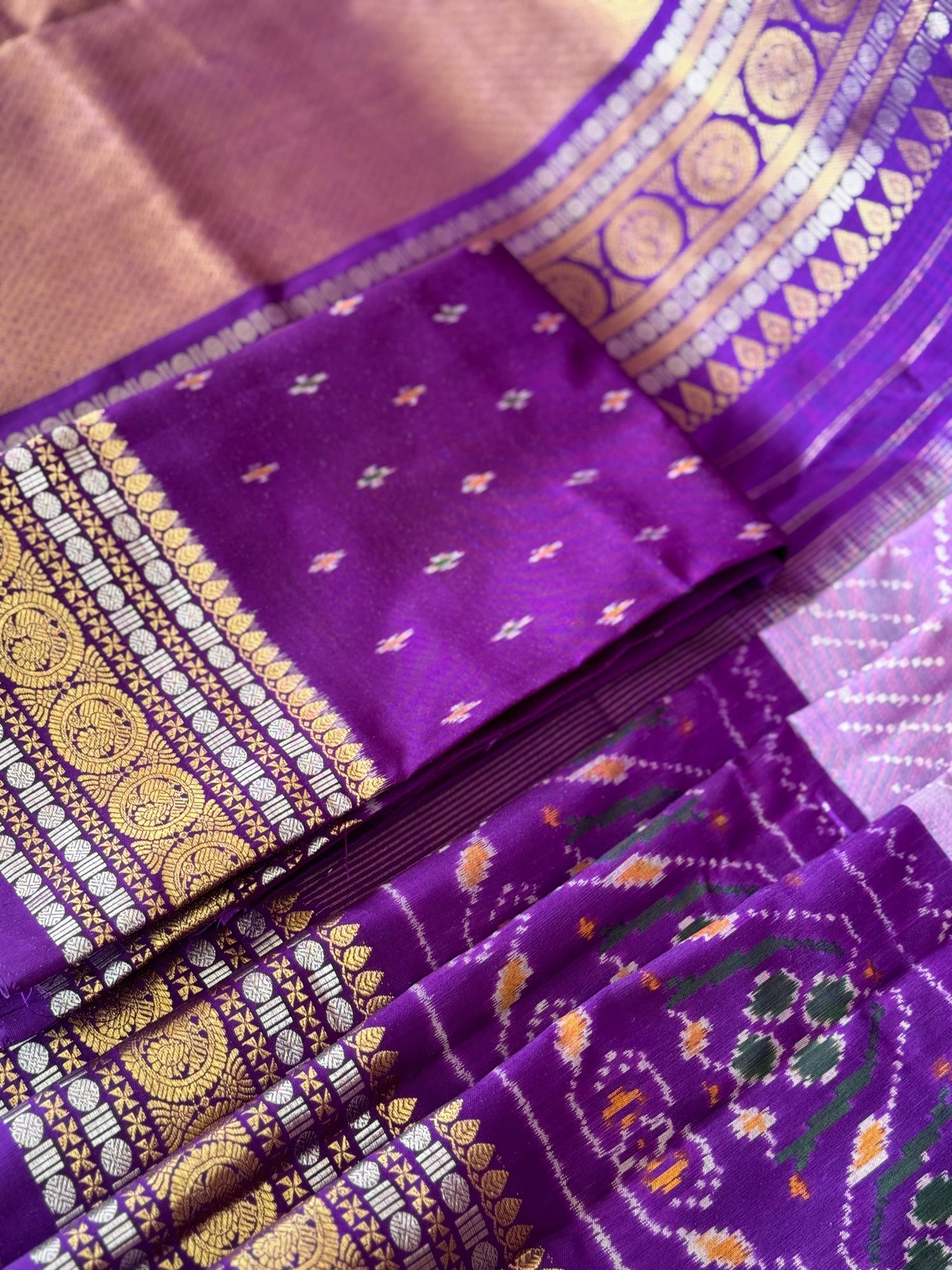 A gorgeous lilac shade handwoven ikkat with kanchi border silk saree