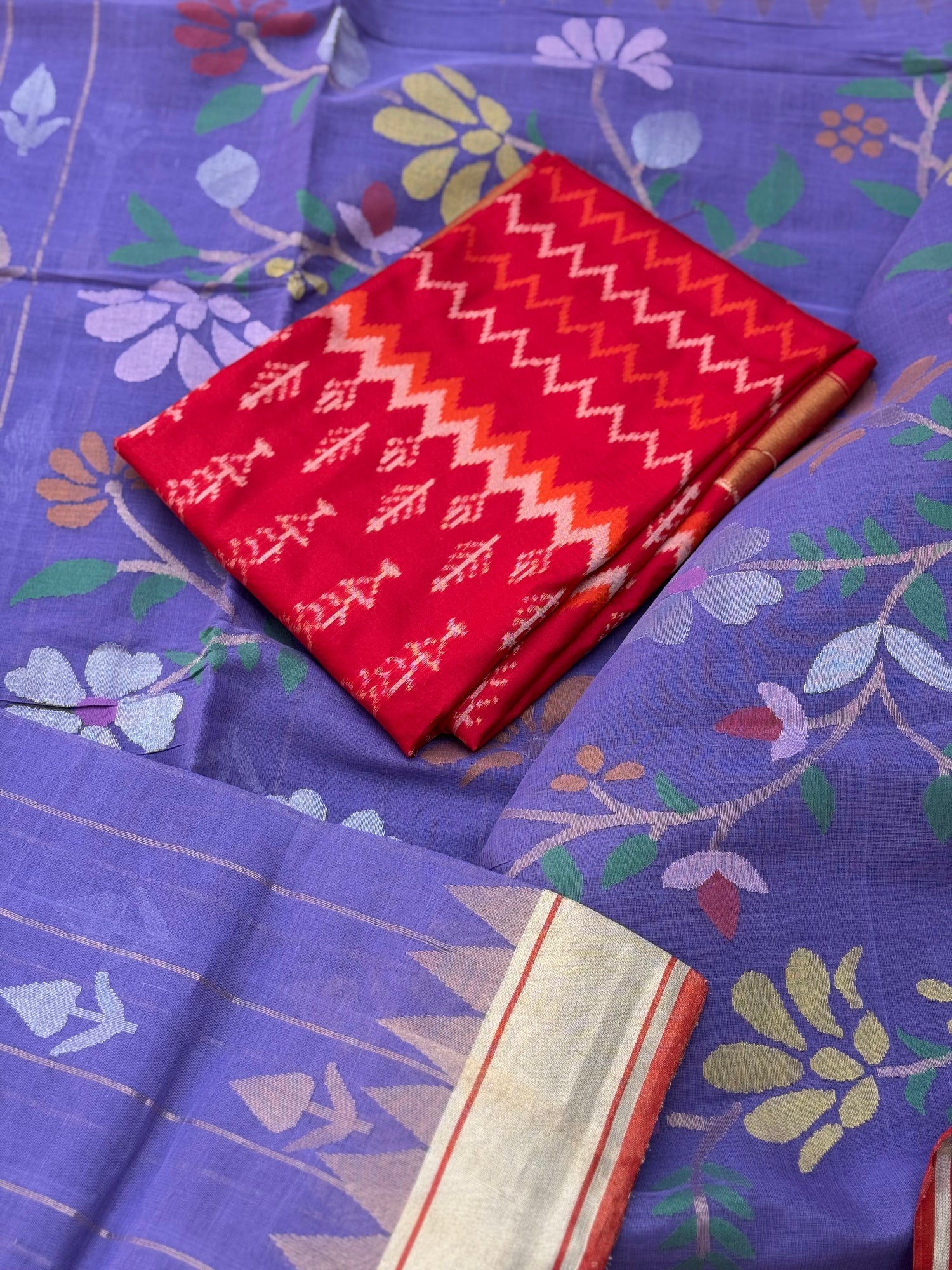Lavender Handspun and handwoven ponduru Khadhi cotton saree with Jamdani stripes and floral buttas