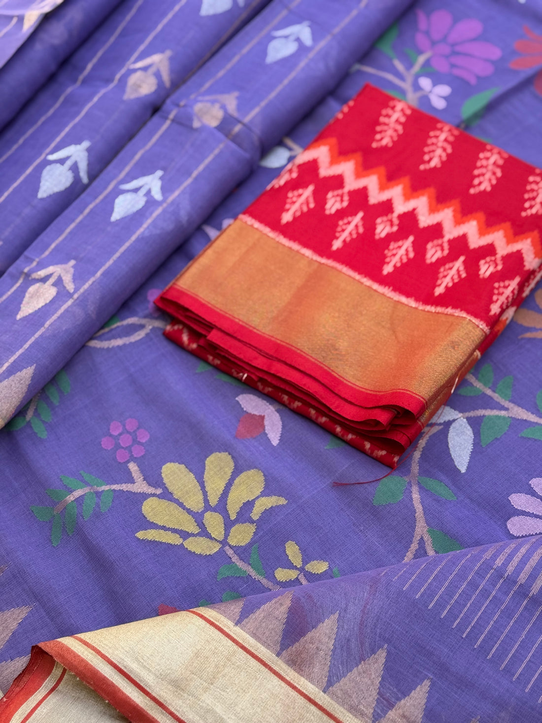 Lavender Handspun and handwoven ponduru Khadhi cotton saree with Jamdani stripes and floral buttas