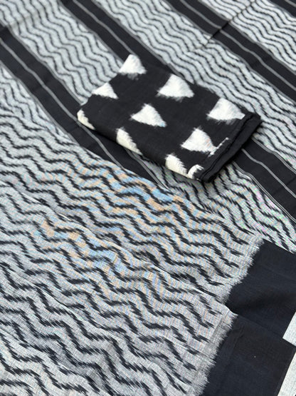 Single Ikkat weft Cotton Saree in lehariya patternnz