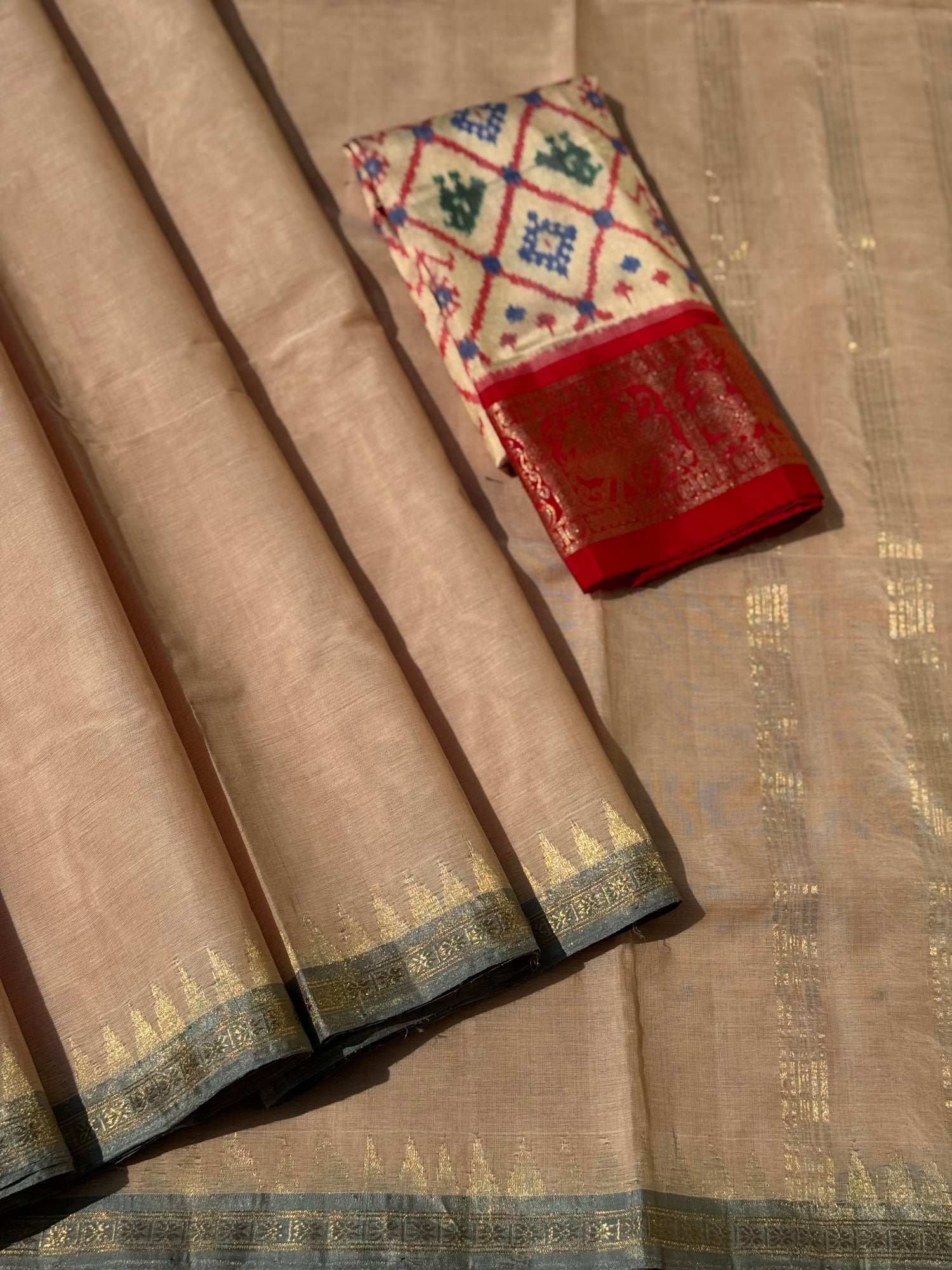 Handspun Khadhi cotton saree with grey dobby border with tissue blouse