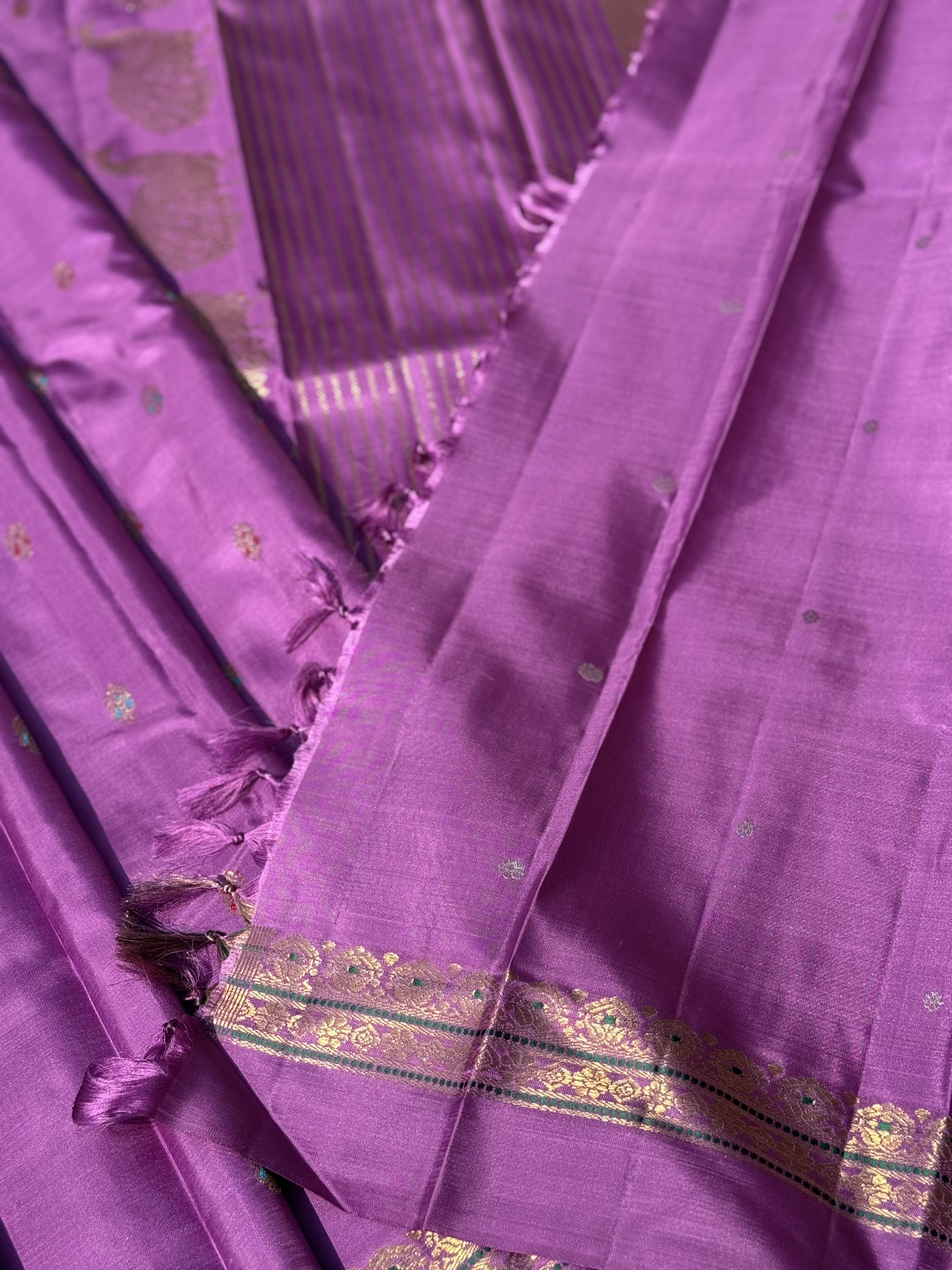 Masterpiece Lilac shade Kanchivaram silk saree with Magnificent peacock Pallu