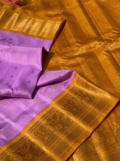 Handwoven Gadwal Silk With Kanchi Kuttu Border In Contrast Mustard And Grand Pallu Saree
