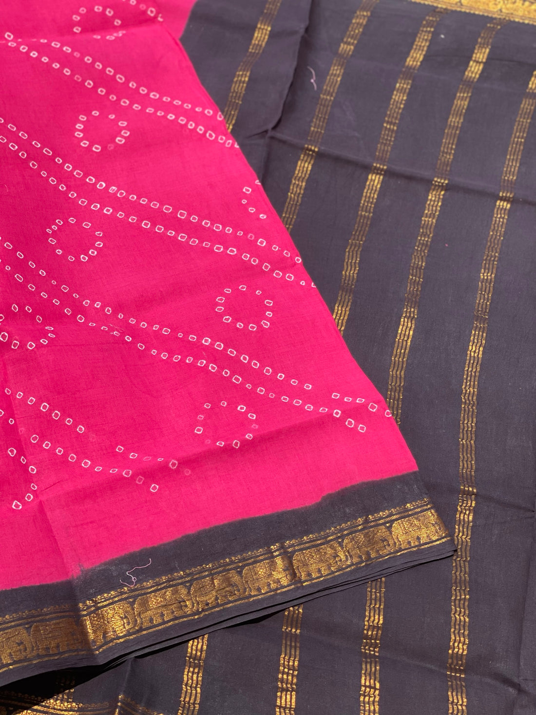 Handkotted And Tie Dyed Madurai Kaikattu Sungudi Cotton