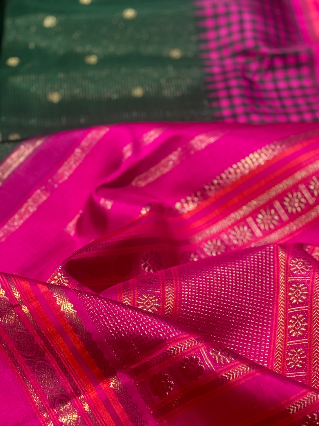 PARAMPARA Kanchivaram silk saree in bottlegreen with pink shade
